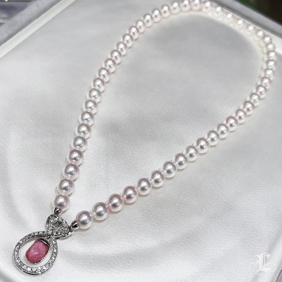 【Conchéa】Elysian Loop Convertible Conch Anhänger & Akoya Halskette - 3.3ct im Angebot 3