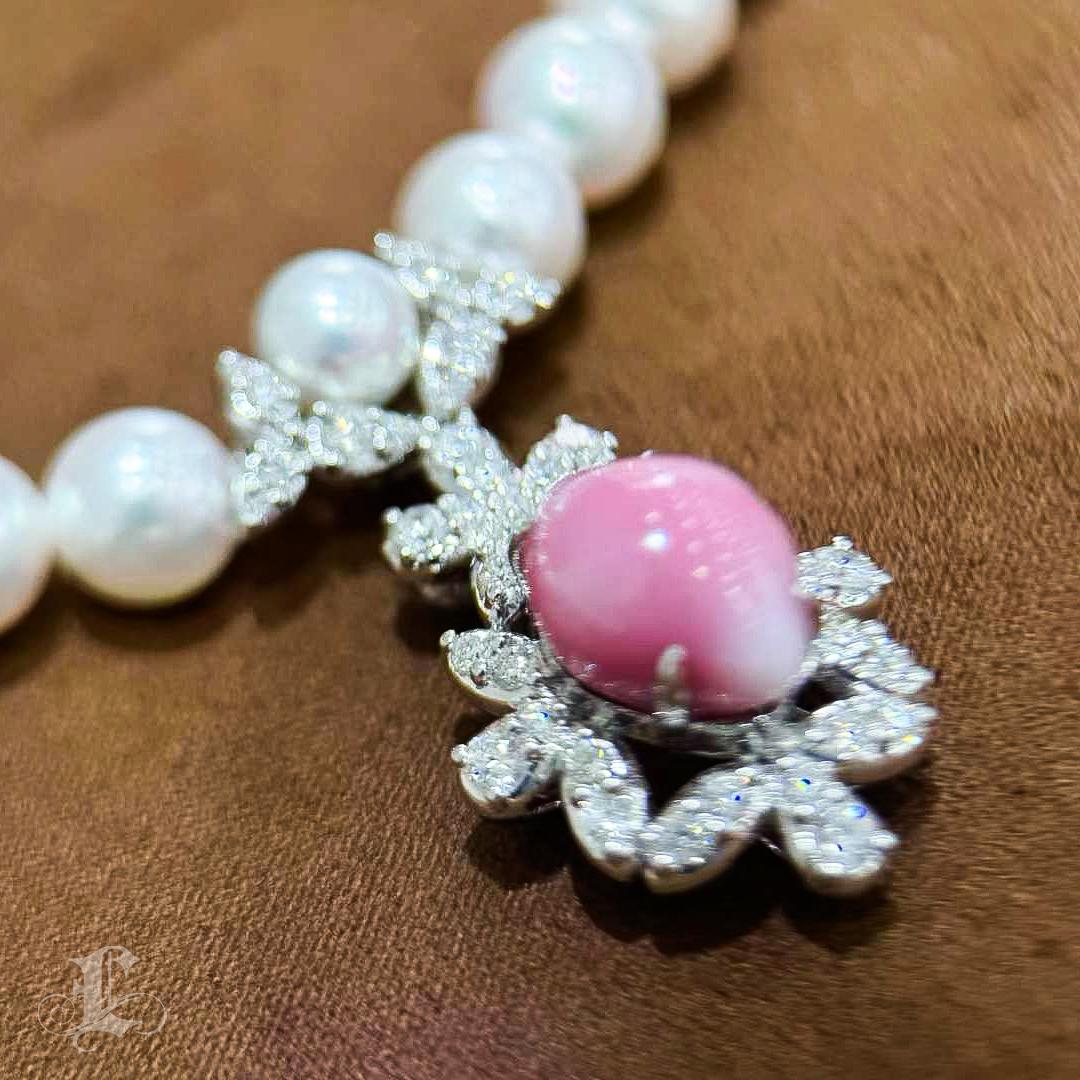 Women's 【Conchéa】Empress Blossom Convertible Pendant — 7.55ct Conch & Akoya Pearl For Sale