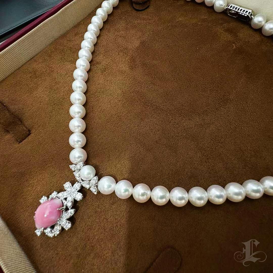 【Conchéa】Empress Blossom Convertible Pendant — 7.55ct Conch & Akoya Pearl For Sale 4