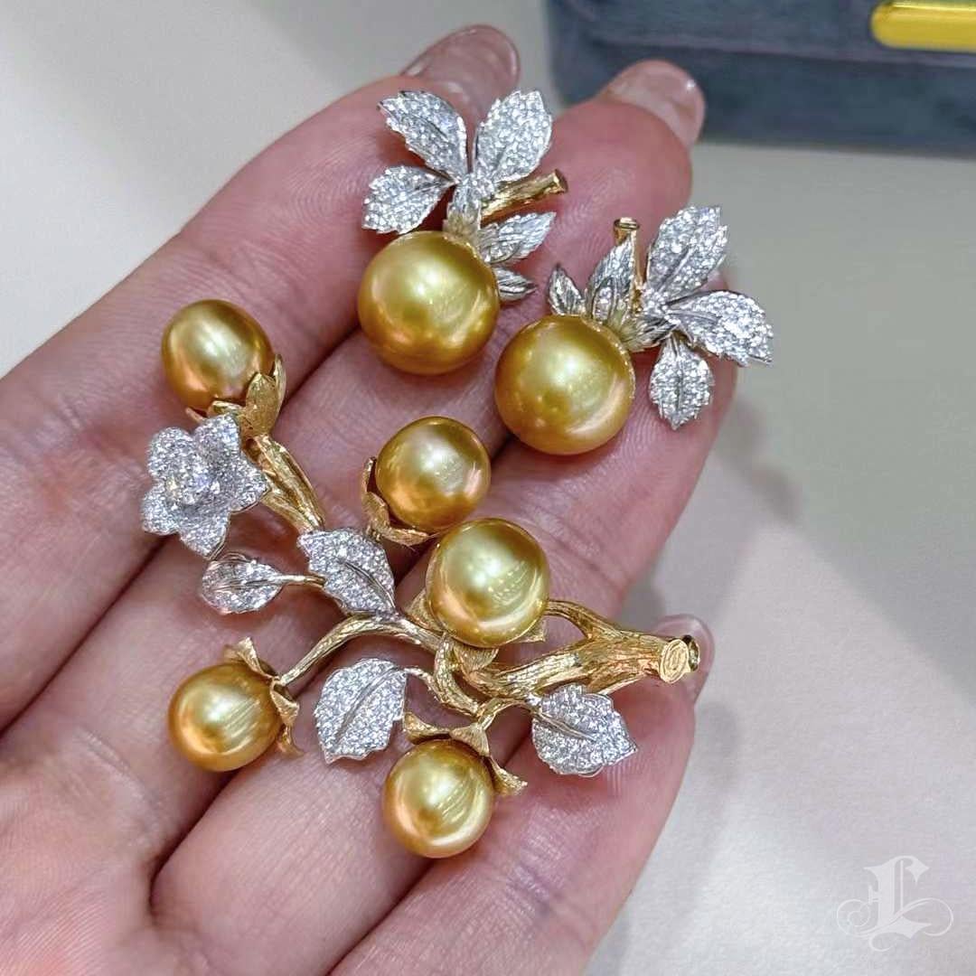 Convertible Golden Harvest South Sea Pearl Diamond Brooch Pendant In New Condition In New York, NY