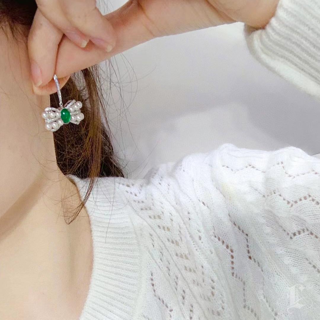 【Vine Symphony】Pendientes convertibles de Mar del Sur y Perla Akoya con cinta esmeralda en venta 5