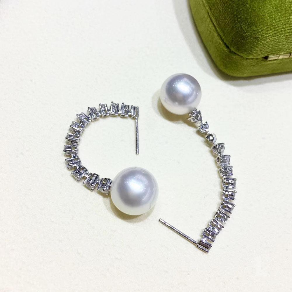 【Lustre Arc】Convertible 2-in-1 Stellar Line South Sea Pearl Diamond Earrings For Sale 4