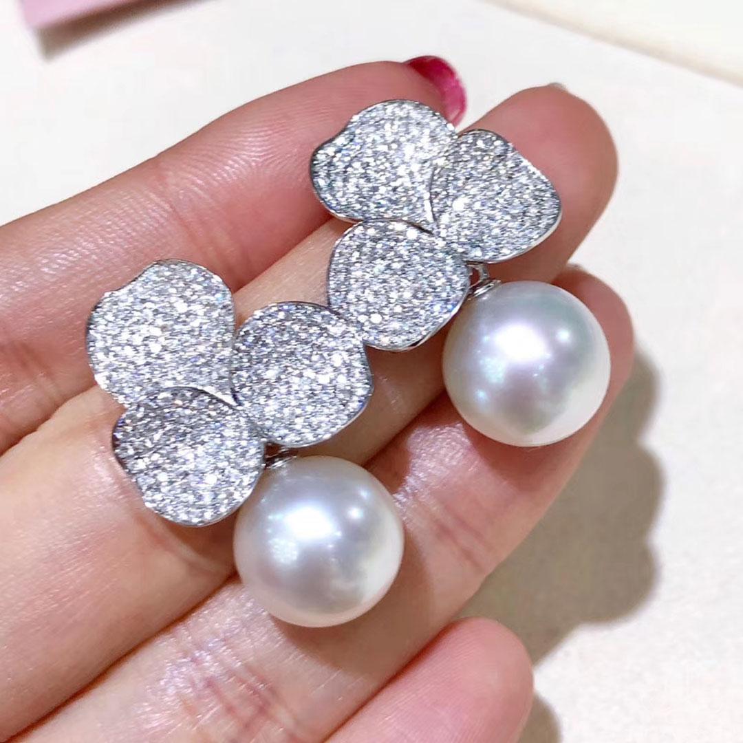 【Vine Symphony】Convertible Aurora Bloom Pendientes de Diamantes Perla del Mar del Sur en Nuevo estado para la venta en New York, NY