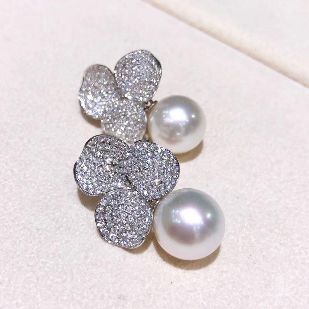 【Vine Symphony】Convertible Aurora Bloom Pendientes de Diamantes Perla del Mar del Sur en venta 1