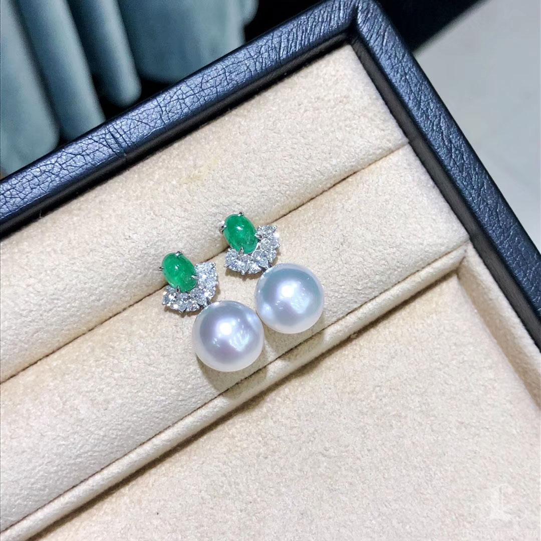 【Jādora】Convertible 2-in-1 Crown-Emerald Aurora South Sea Pearl Diamond Earrings For Sale 3