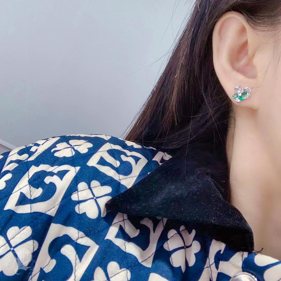 【Vine Symphony】Convertible Verdant Bloom Emerald & South Sea Pearl Drop Earrings For Sale 3