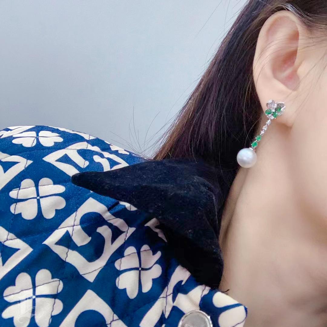 【Vine Symphony】Convertible Verdant Bloom Emerald & South Sea Pearl Drop Earrings For Sale 4