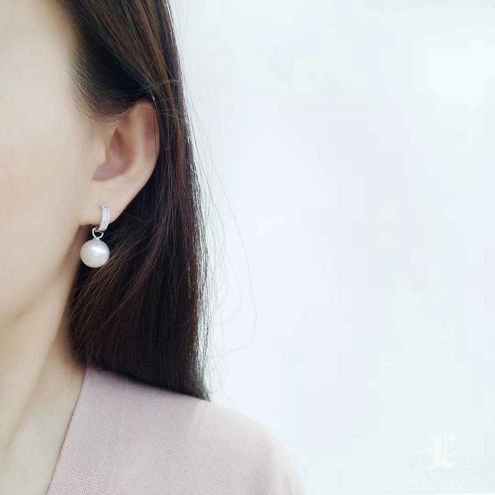 【Crown Radianc】Convertible Baguette-Hoop Aurora South Sea Pearl Diamond Earrings For Sale 6