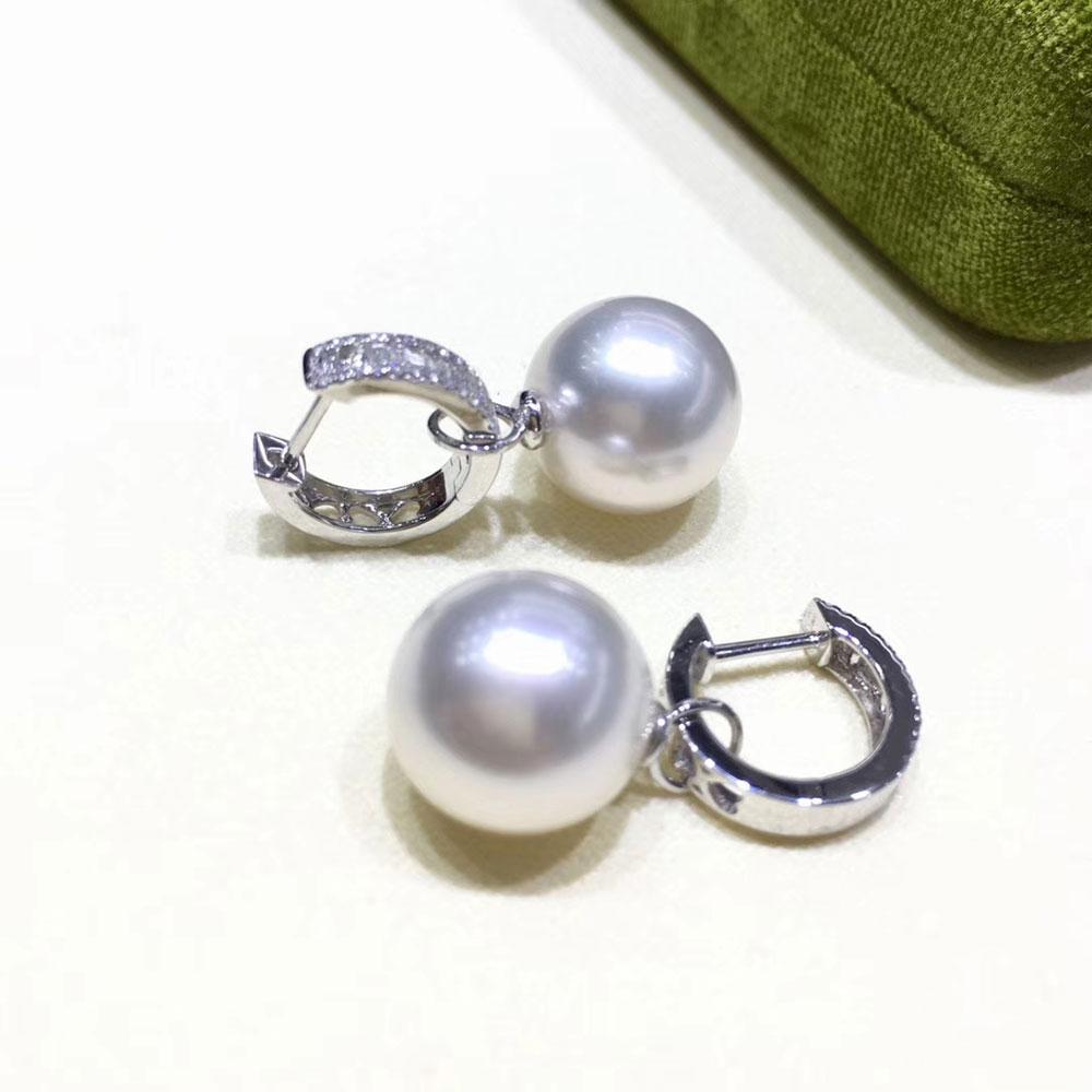 【Crown Radianc】Convertible Baguette-Hoop Aurora South Sea Pearl Diamond Earrings For Sale 3