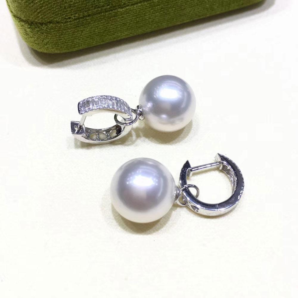【Crown Radianc】Convertible Baguette-Hoop Aurora South Sea Pearl Diamond Earrings For Sale 4