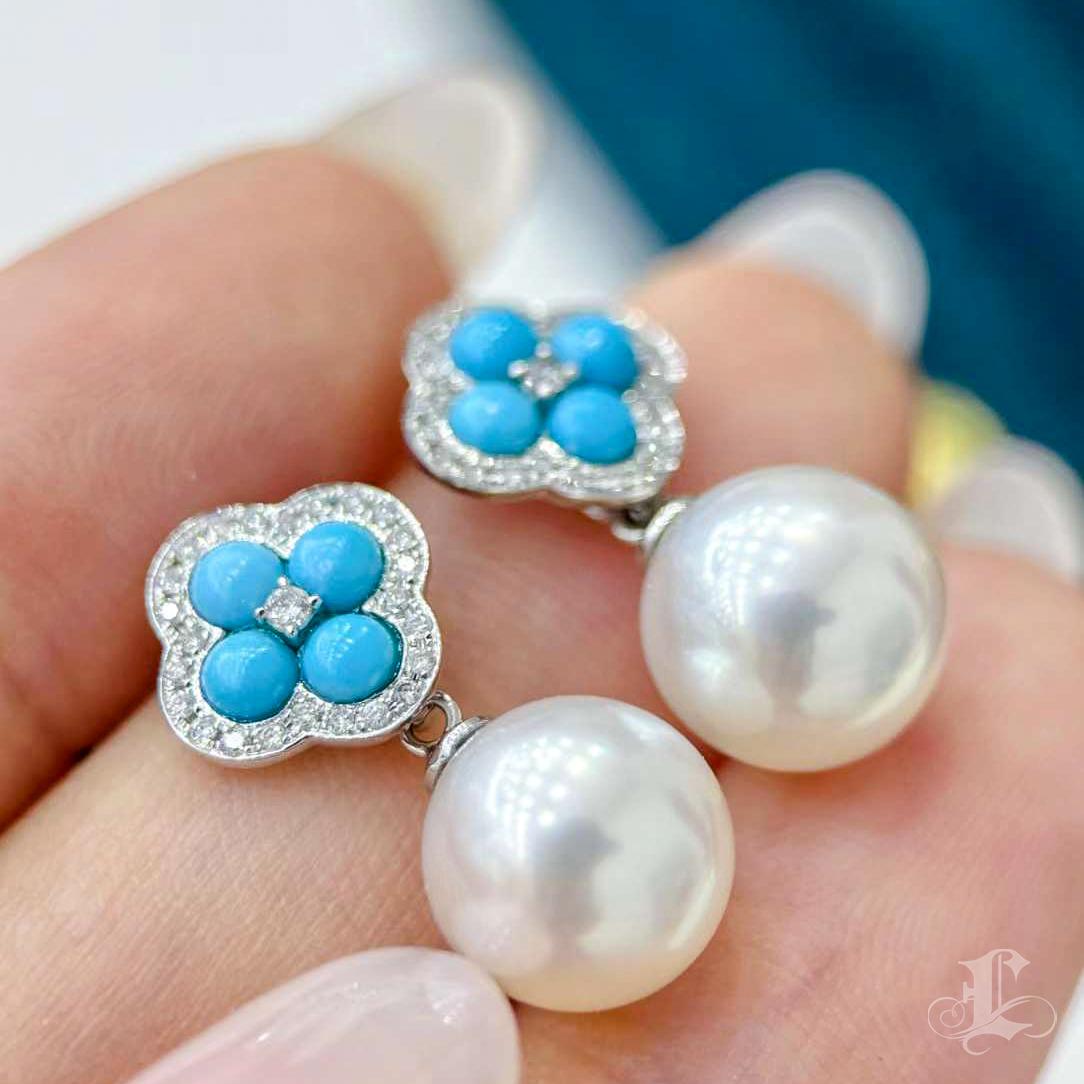 Donna Caelmare】 Orecchini di perle e turchesi convertibili con il trifoglio Bloom in vendita