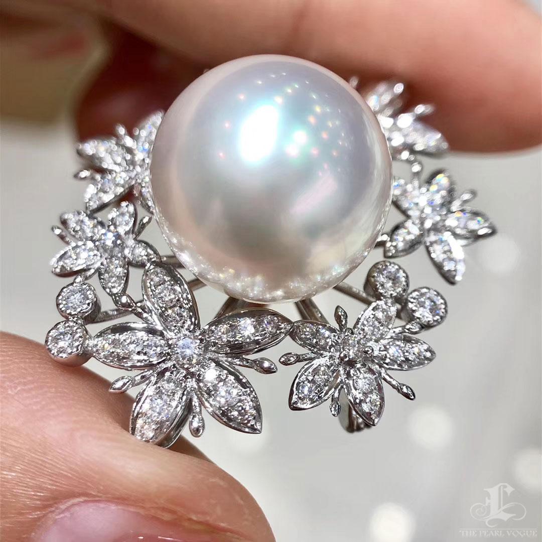 【Vine Symphony】Petals Convertible South Sea Pearl & Diamond Pendant Brooch For Sale 2