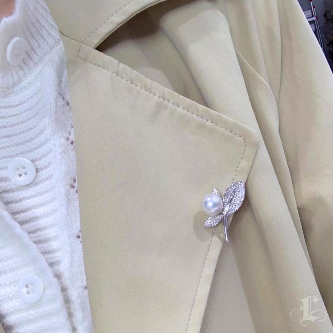 【Vine Symphony】Convertible Lilyleaf South Sea Pearl Diamond Brooch Pendentif en vente 7