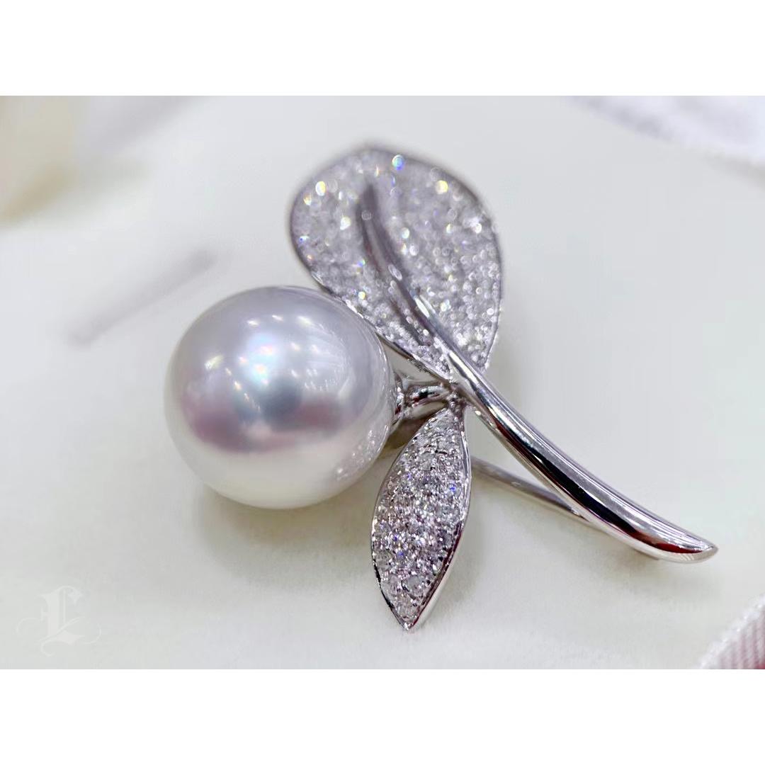 【Vine Symphony】Convertible Lilyleaf South Sea Pearl Diamond Brooch Pendentif Neuf - En vente à New York, NY