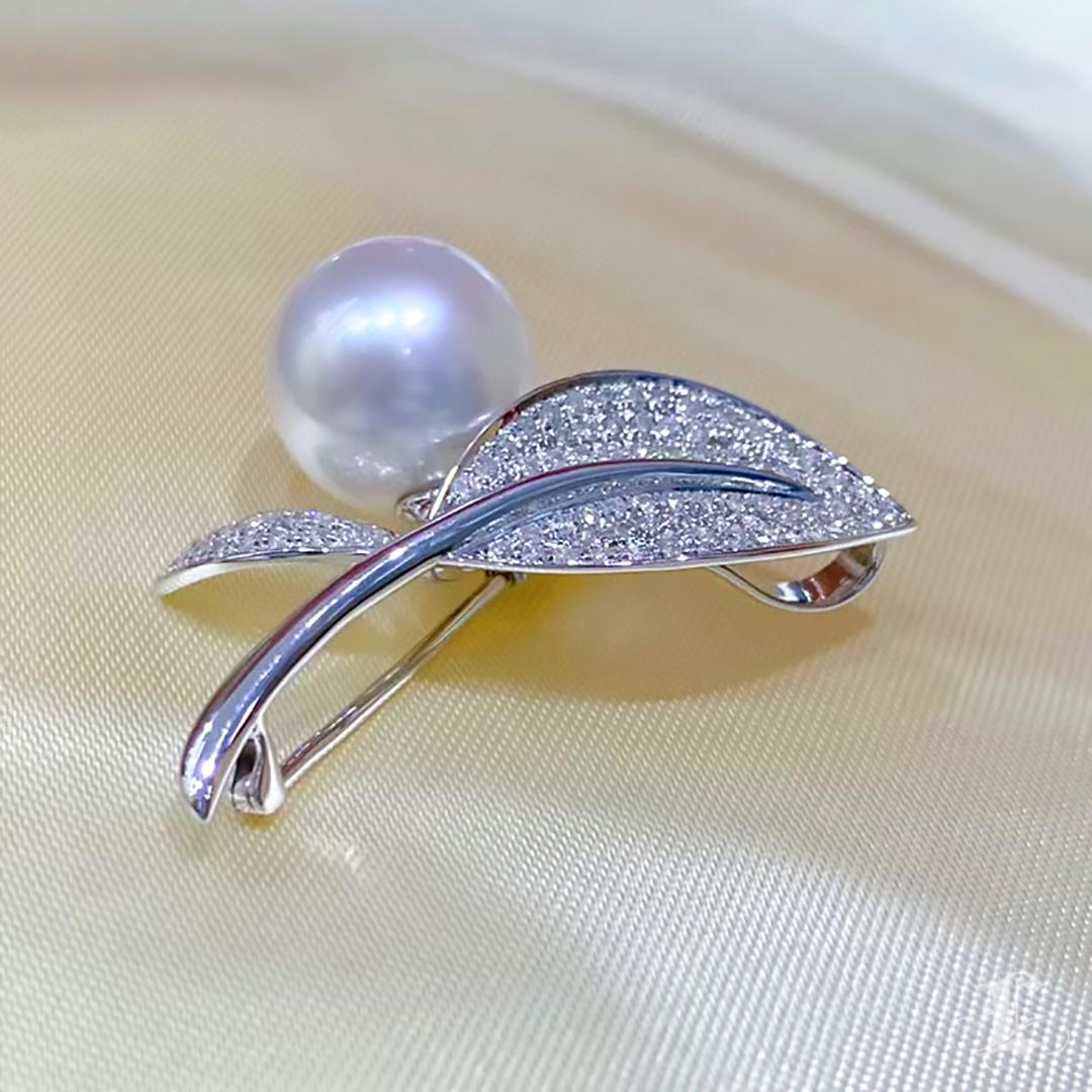 【Vine Symphony】Convertible Lilyleaf South Sea Pearl Diamond Brooch Pendentif en vente 2