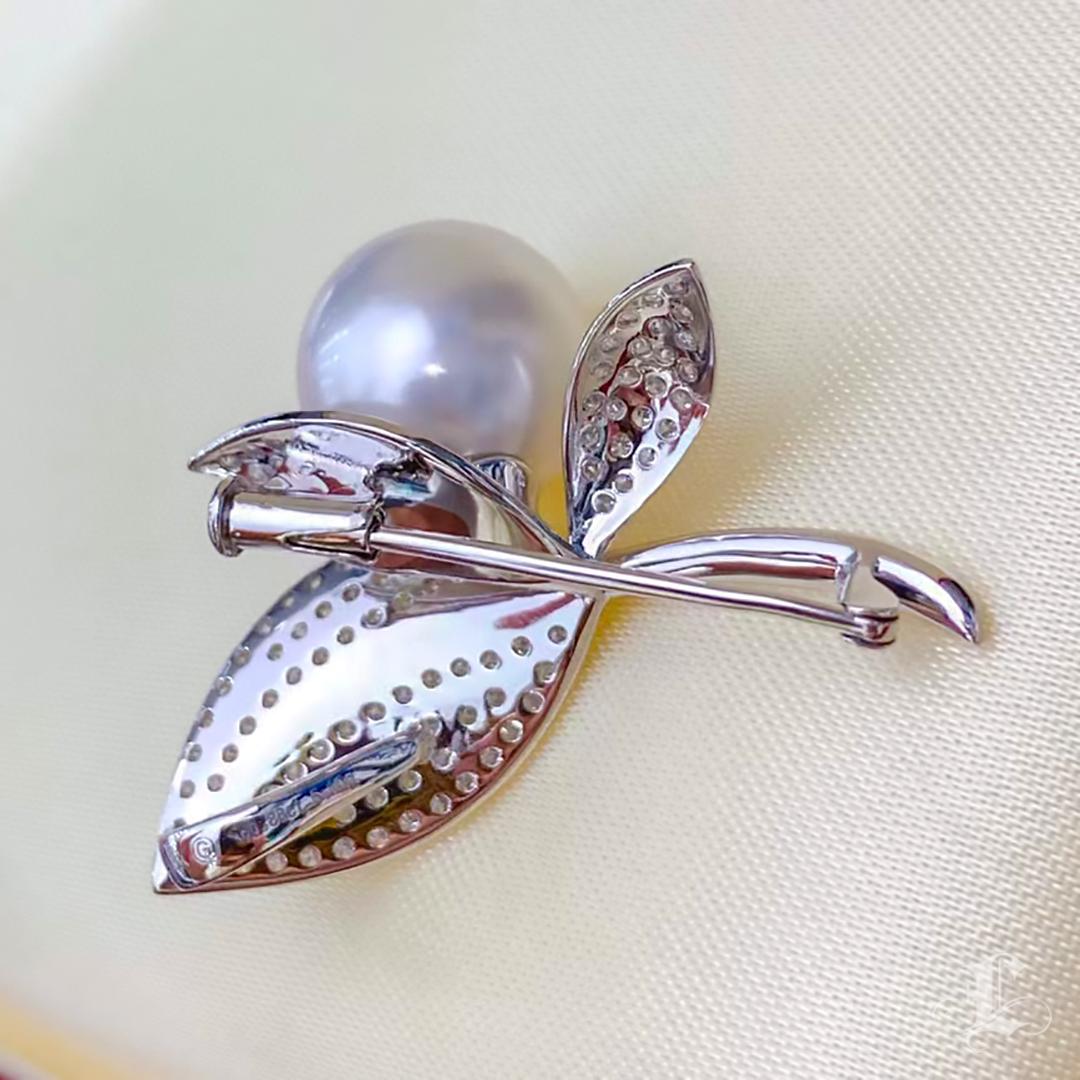 【Vine Symphony】Convertible Lilyleaf South Sea Pearl Diamond Brooch Pendentif en vente 3