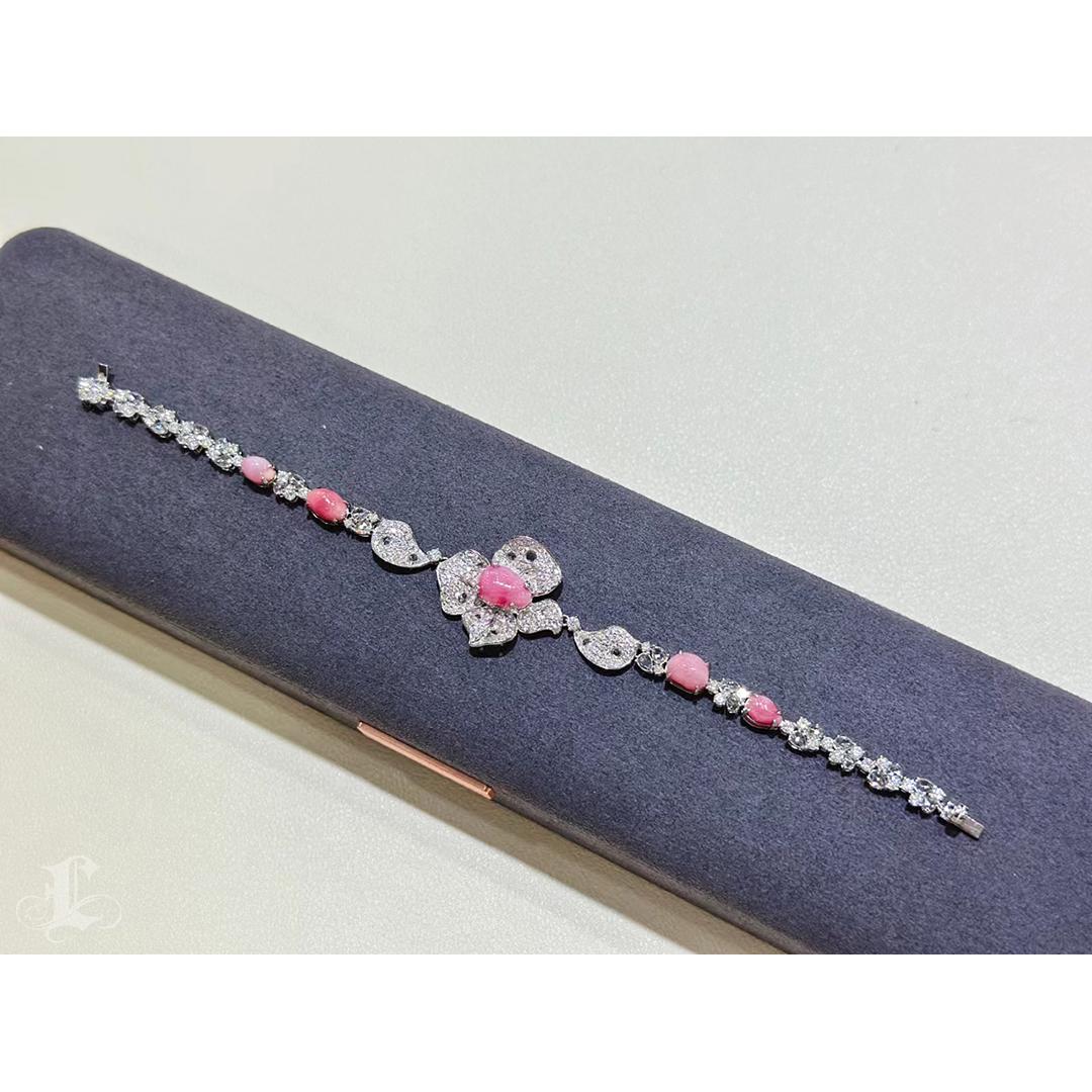 【Conchéa】Regal Flame Conch Pearl & Diamond Bracelet — 8.28ct For Sale 7