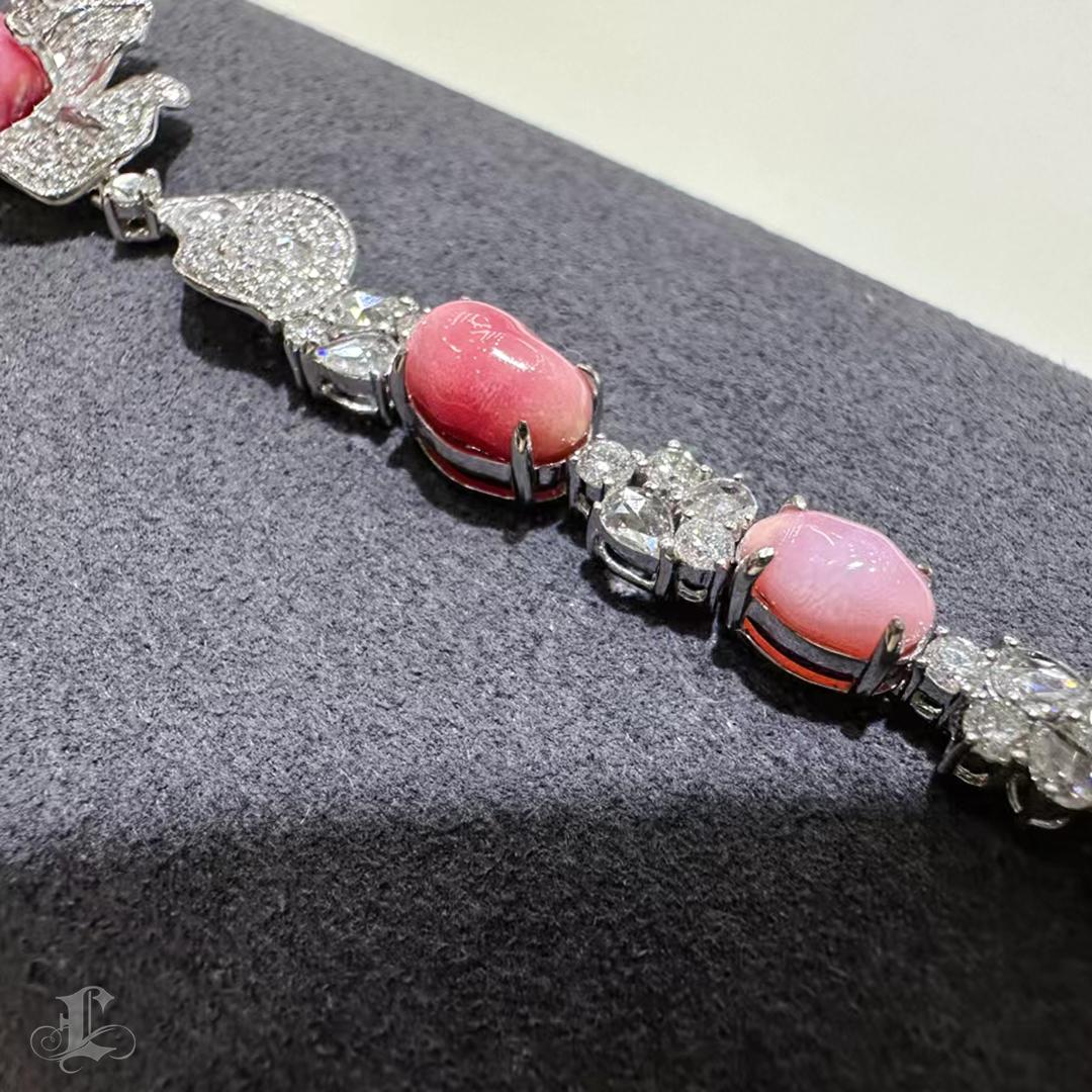 【Conchéa】Regal Flame Conch Pearl & Diamond Bracelet — 8.28ct For Sale 4