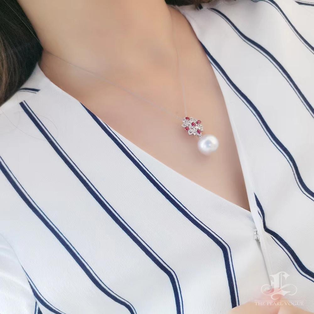 【Crown Radiance】Regal Starburst Ruby & South Sea Pearl 2-in-1 Pendant Necklace en vente 5