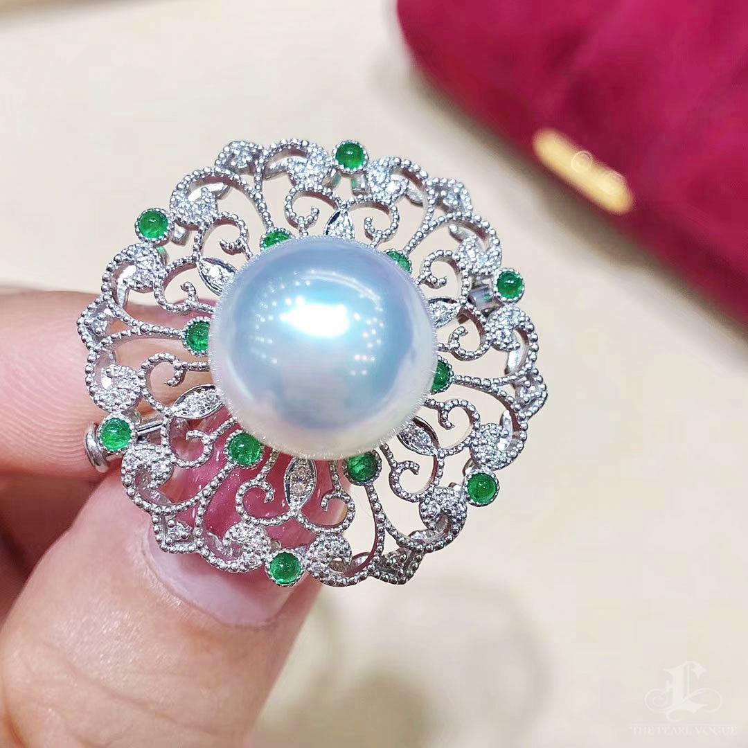 【Corona Resplandor】Convertible Imperial Bloom Esmeralda Mar del Sur Broche Perla Pendan en Nuevo estado para la venta en New York, NY