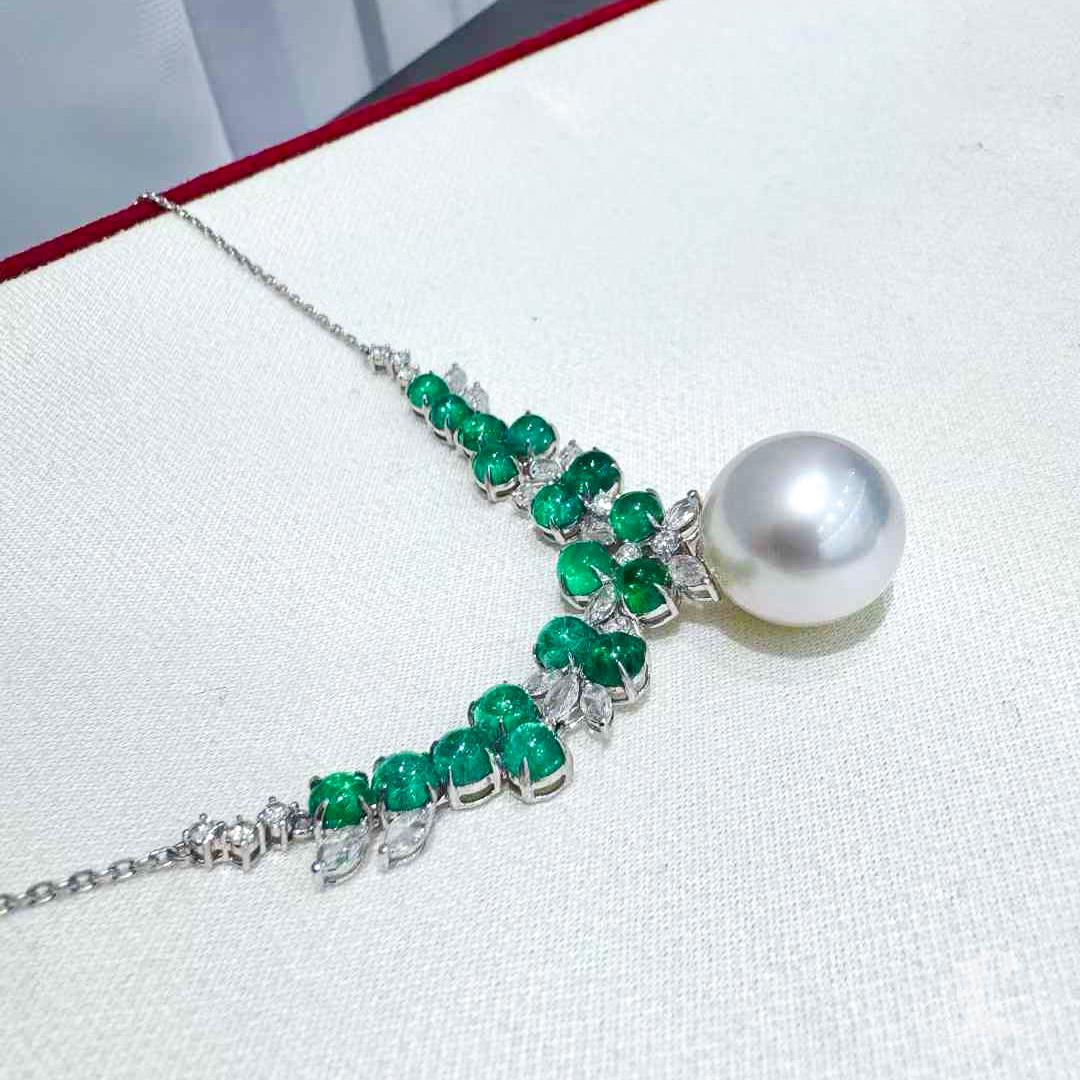 【Corona Radiante】Collar Colgante Convertible Esmeralda Enredadera Perla del Mar del Sur en venta 1