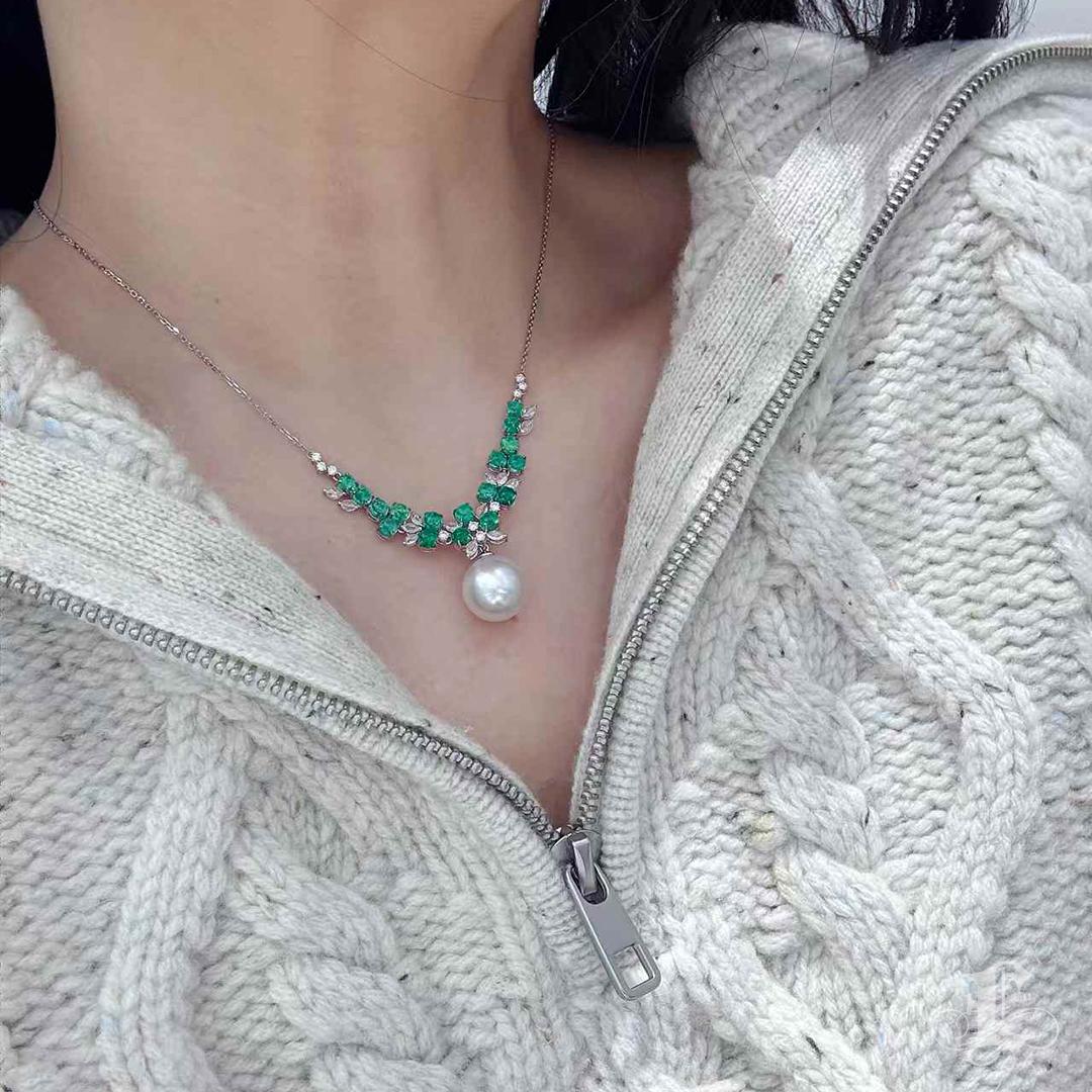 【Corona Radiante】Collar Colgante Convertible Esmeralda Enredadera Perla del Mar del Sur en venta 5