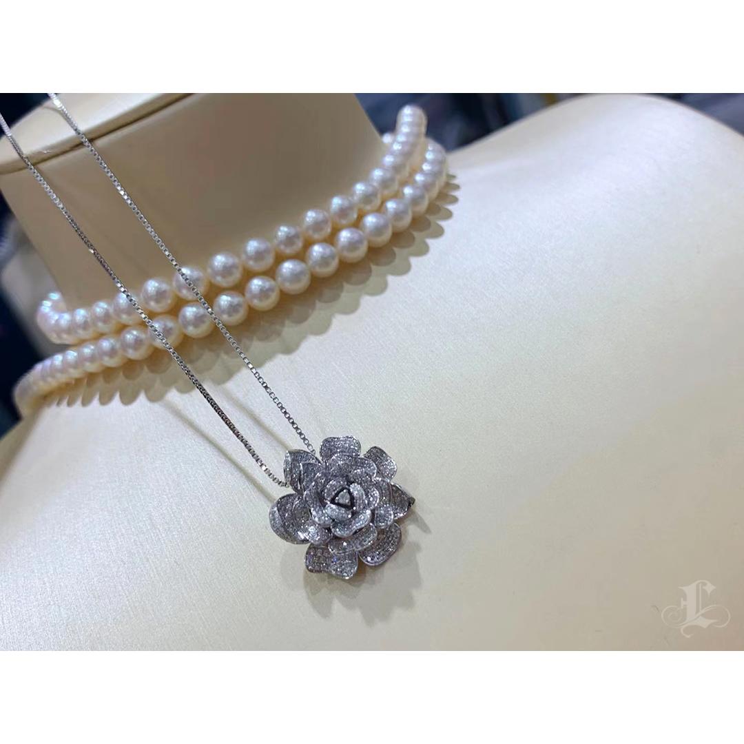 【Vine Symphony】Rose Blossom Convertible Akoya Pearl Double-Strand Long Necklace In New Condition For Sale In New York, NY