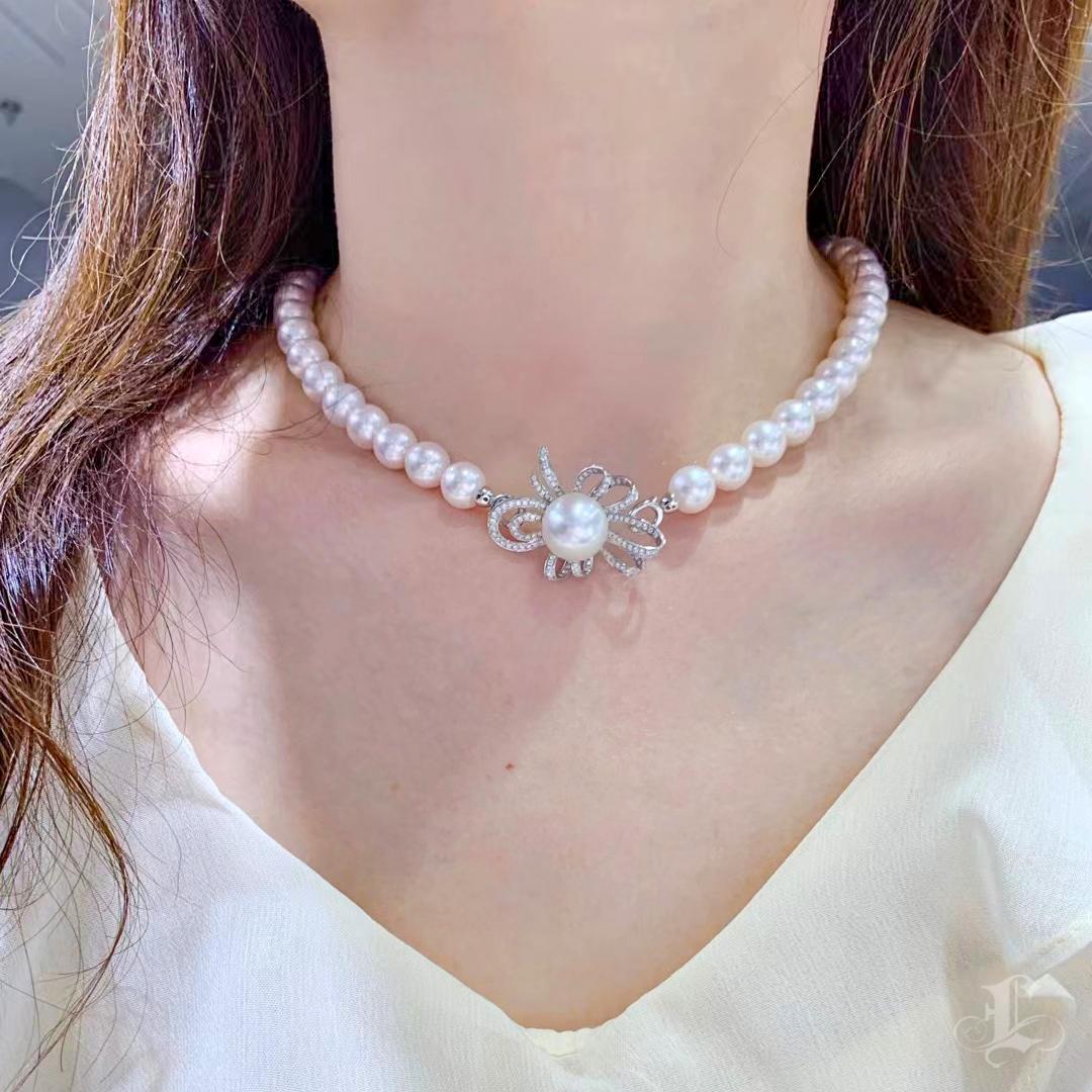【 Lustre Arc】Convertible Bow Grace Aurora Akoya Pearl Pendant Necklace For Sale 4