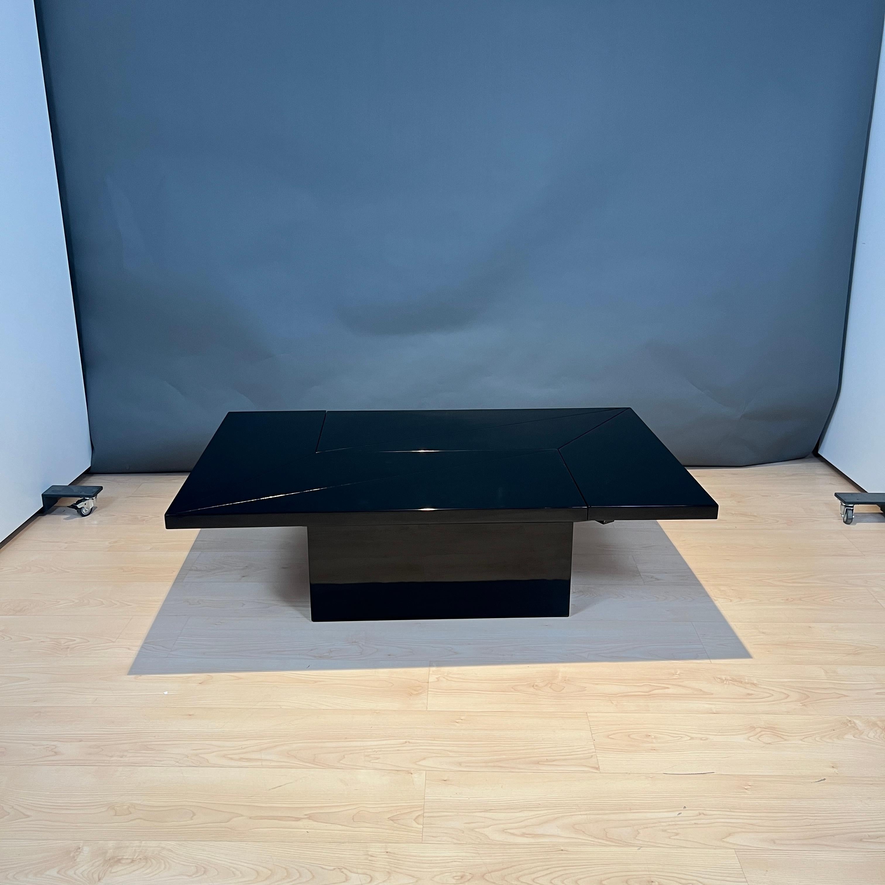 Extraordinary convertible french designer sofa table or coffee table, circa 1970s.
Design: Paul Michel for Roche Bobois
Black high-gloss piano lacquer on wood. The tops are connected by a high quality sliding mechanism, allowing the mirrored center