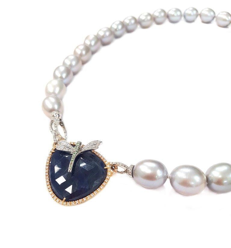 Women's  Contemporary 18 Karat Gold Blue Sapphire and Diamond (F/G VVS) Drop Earrings For Sale