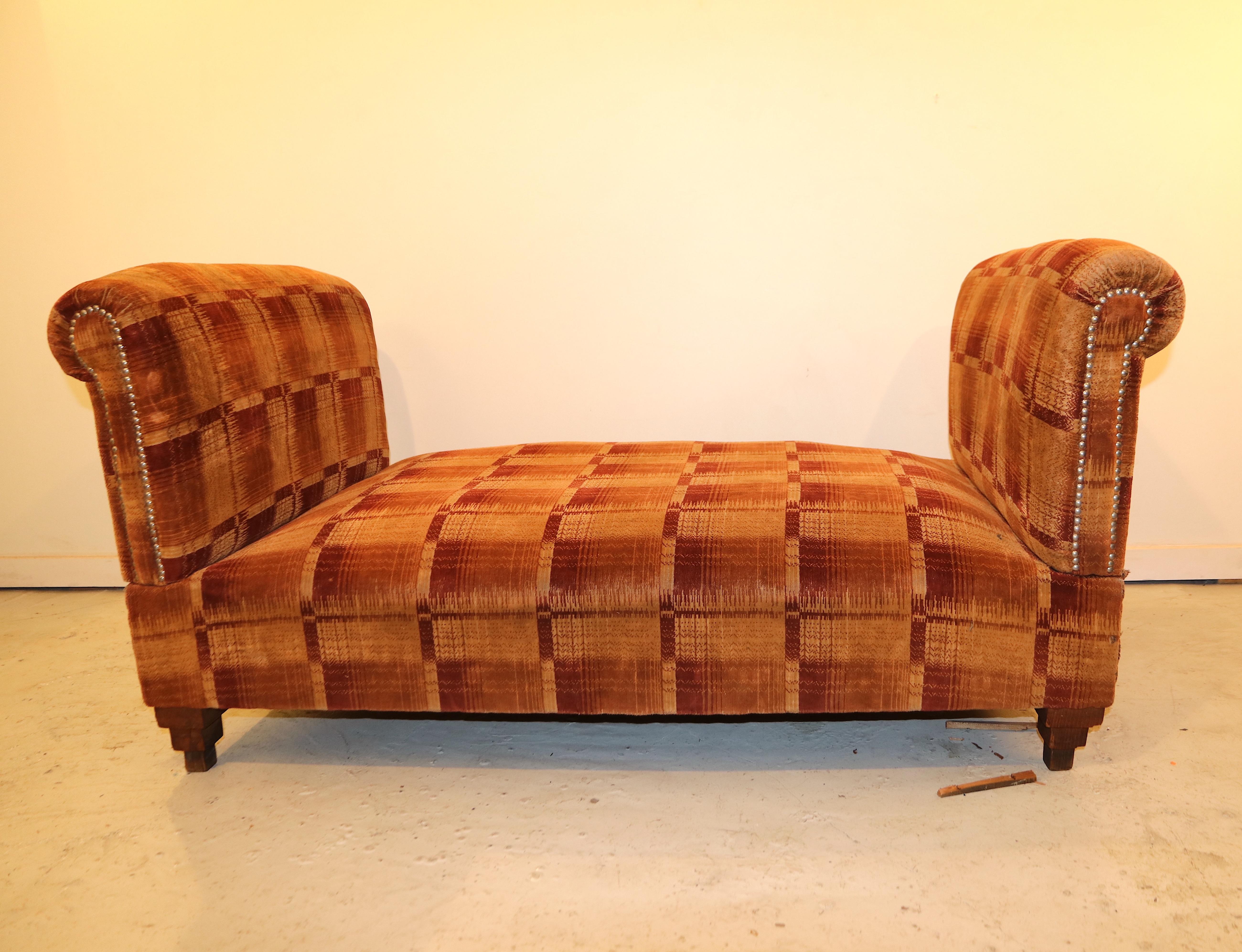 French Convertible Drop-Arm Velvet Art-Deco Settee, Chaise Longue and Daybed For Sale