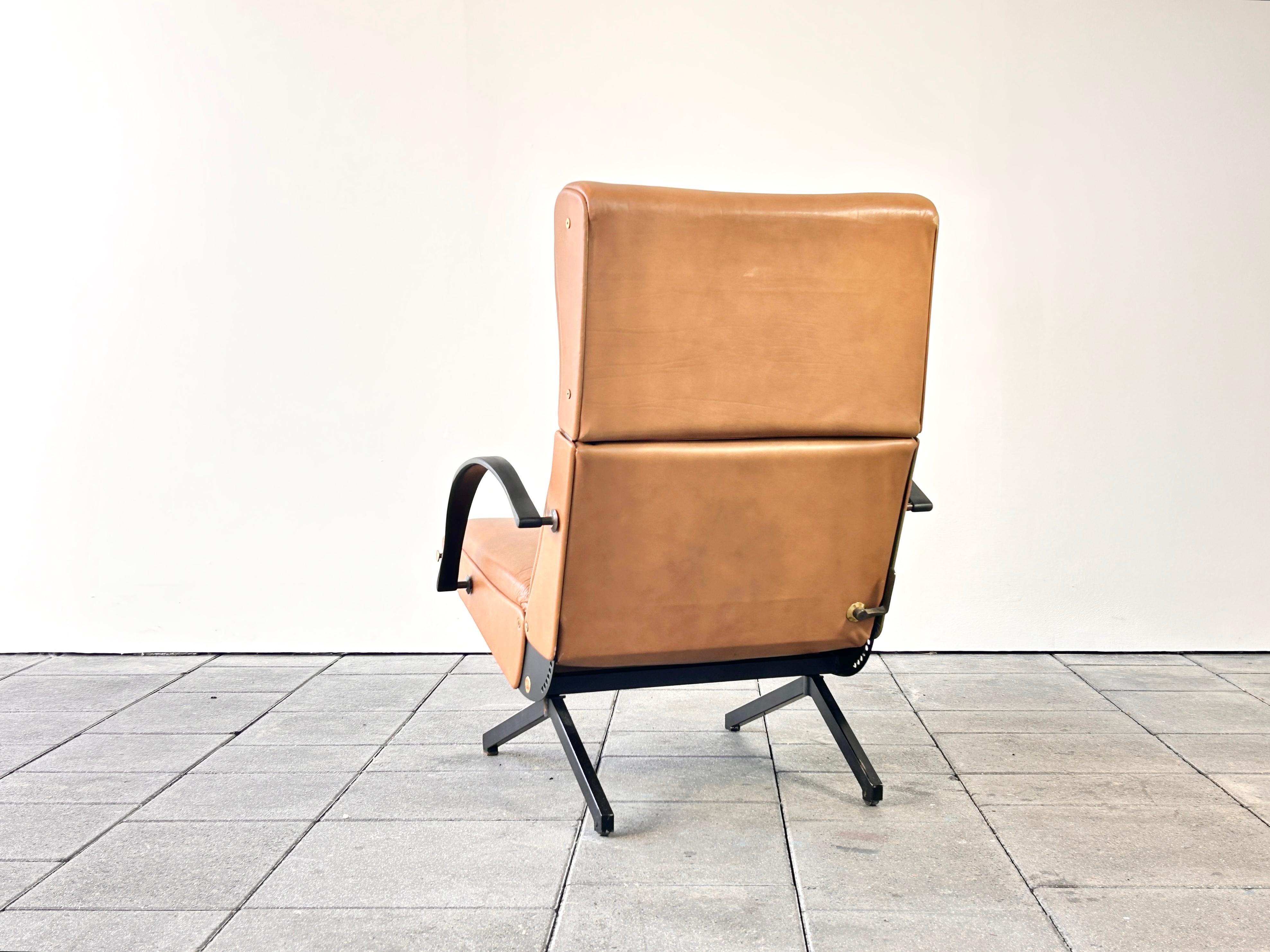convertible lounge chair P40 designed by Osvaldo Borsani for Tecno 1954 For Sale 4
