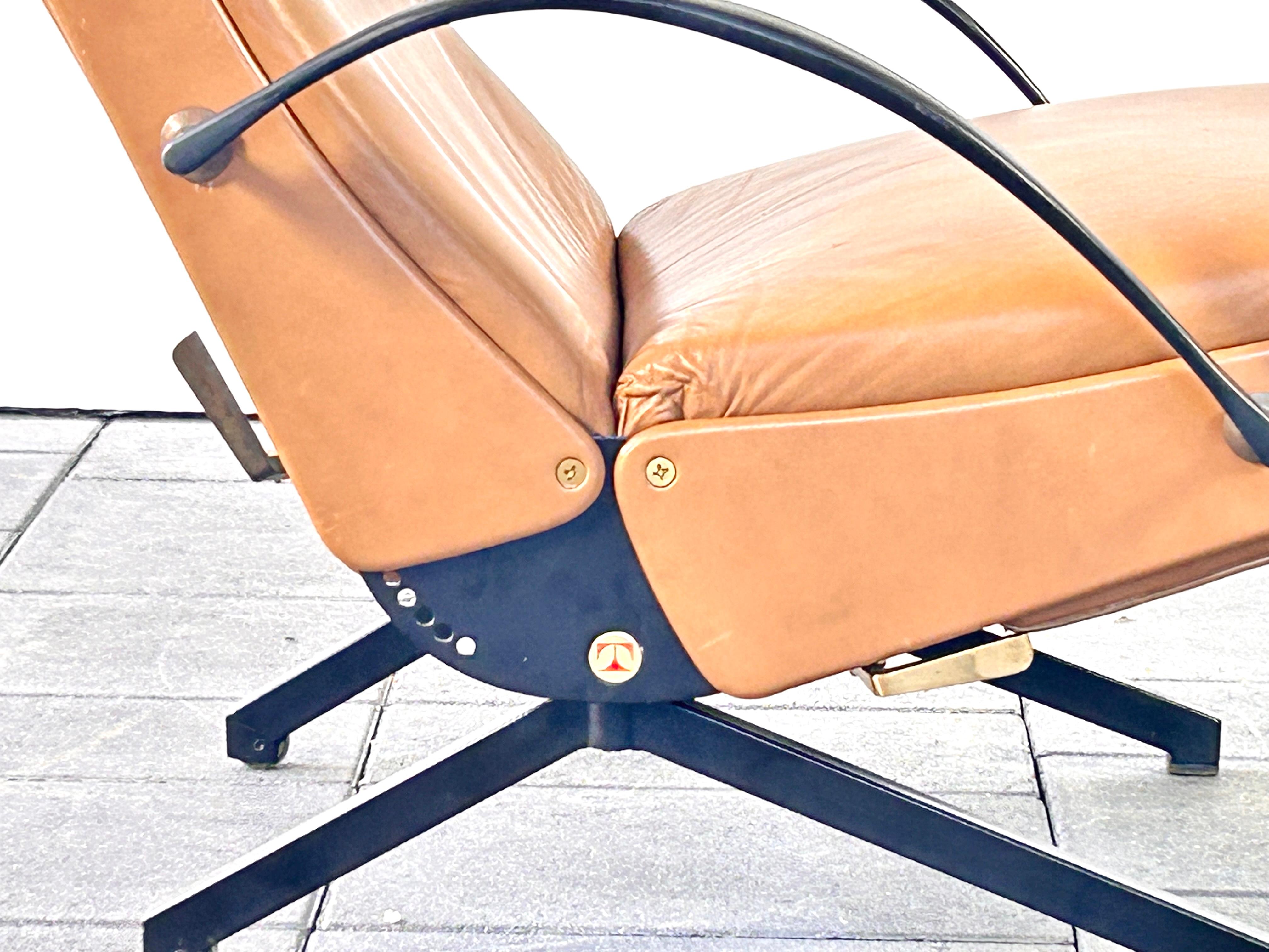 convertible lounge chair P40 designed by Osvaldo Borsani for Tecno 1954 For Sale 5
