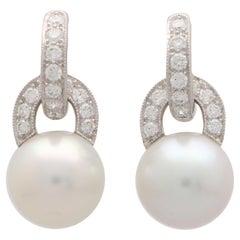 Wandelbare Perlen- und Diamanttropfen-Ohrringe aus Platin