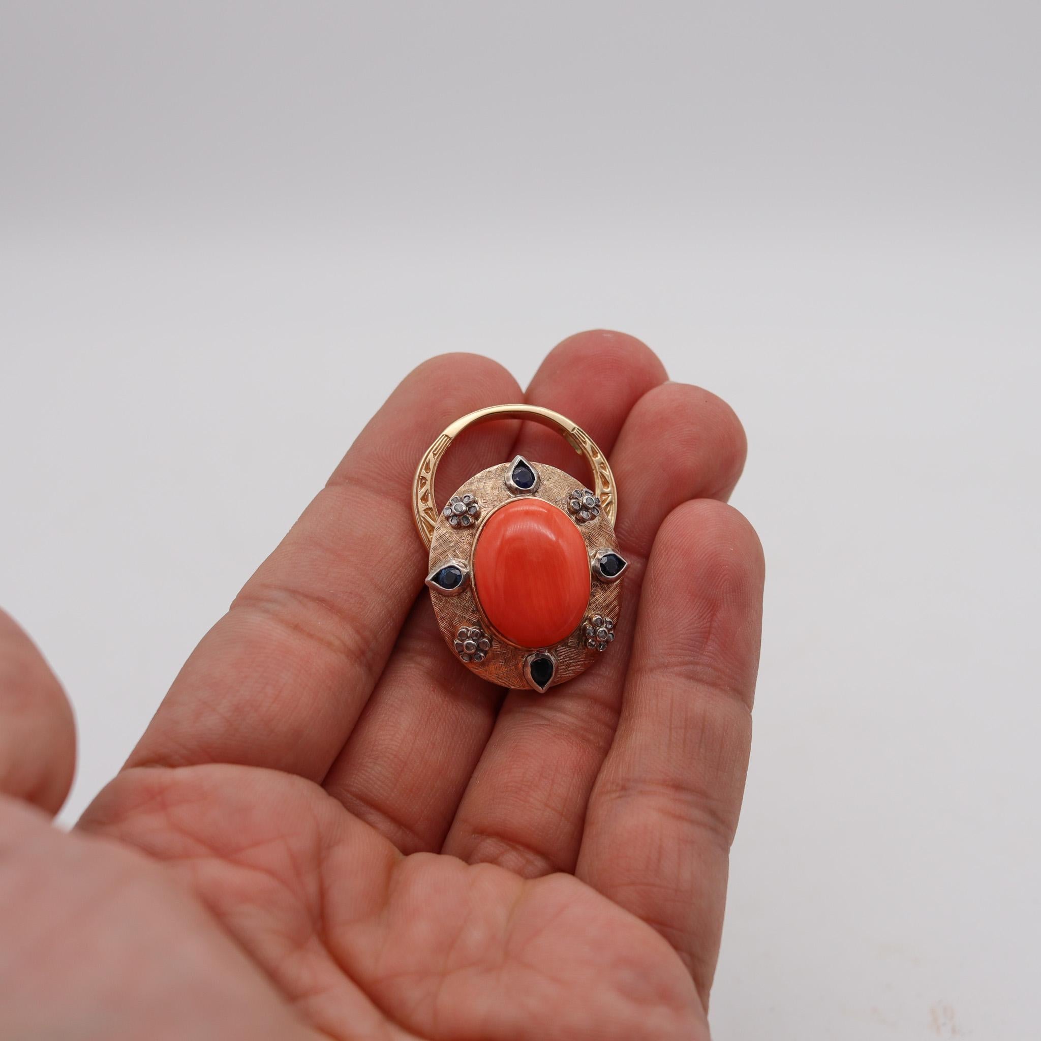 Anello con ciondolo convertibile in oro 18Kt con diamanti Ctw e zaffiri e corallo in vendita 5