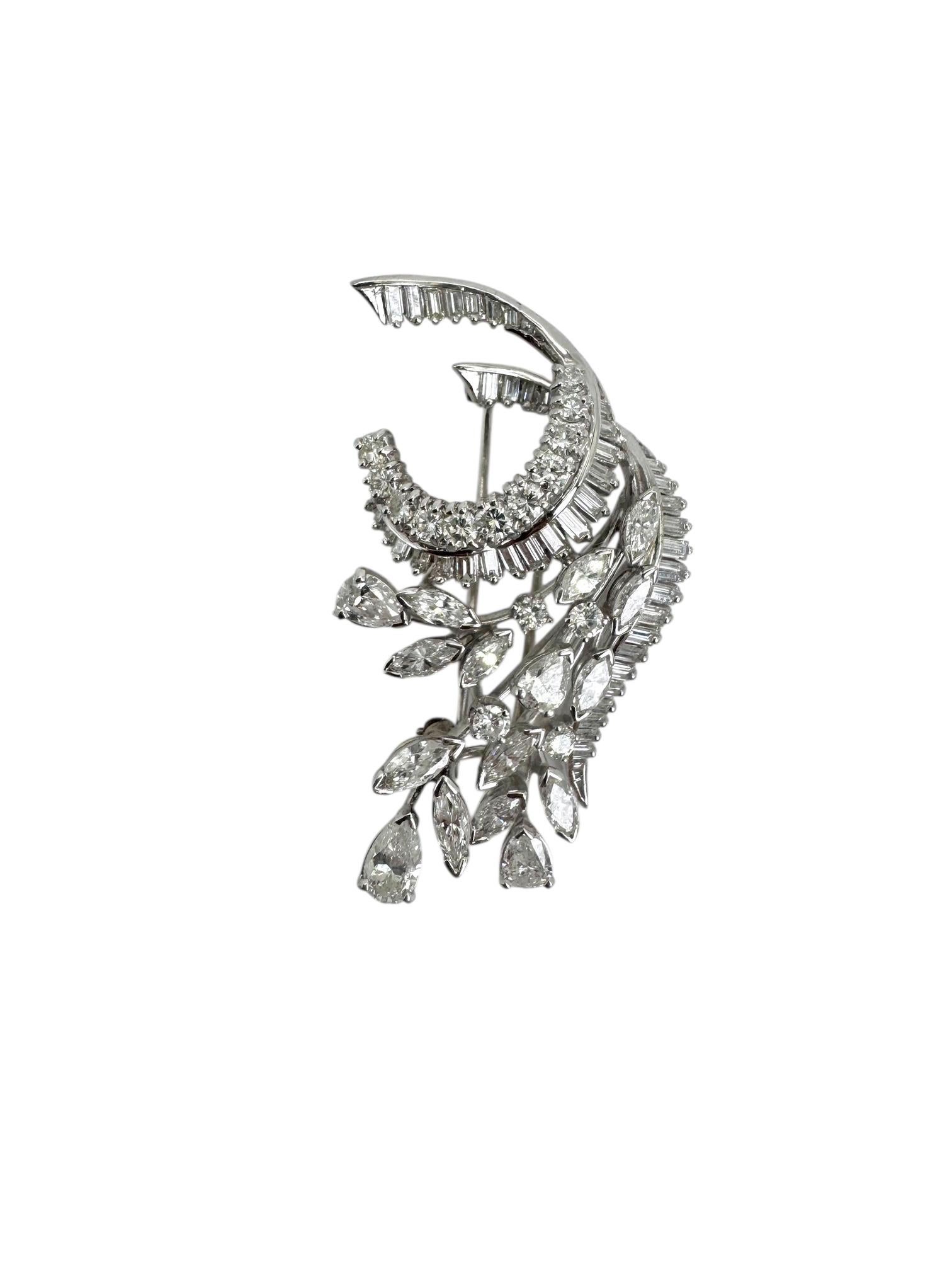 Convertible Platinum and 18K Gold Diamond Brooch In Excellent Condition For Sale In Great Neck Plaza, NY