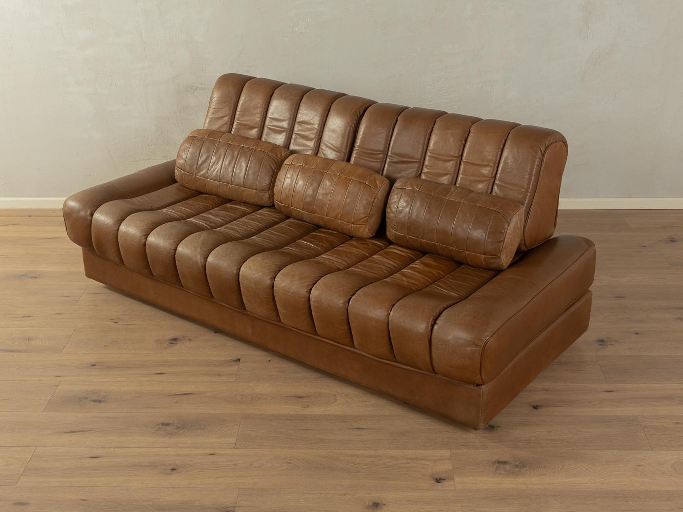 Leather  Convertible sofa, de Sede, DS-85  For Sale