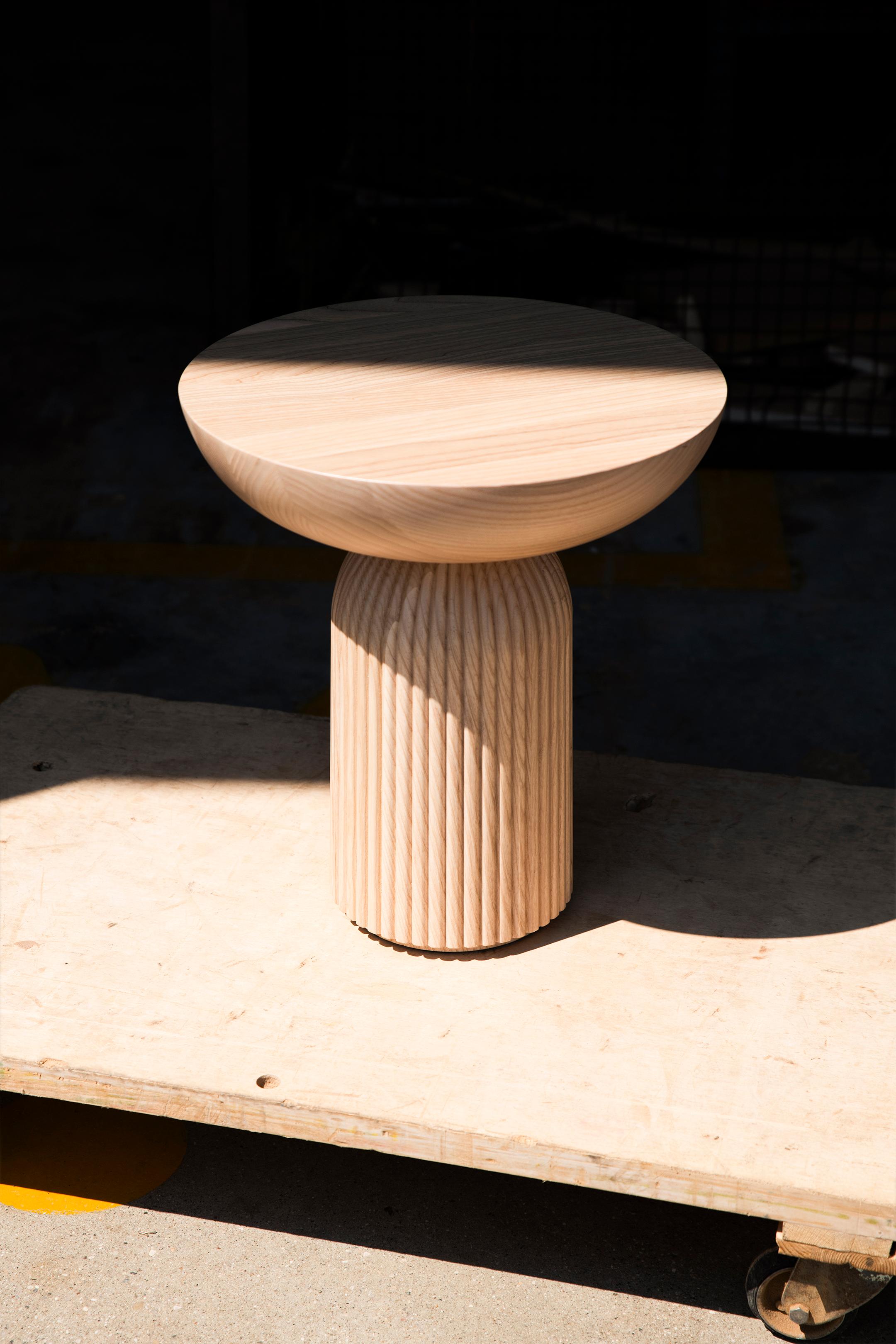 Table basse Convesso en bois massif, finition en frêne brun, contemporaine en vente 5