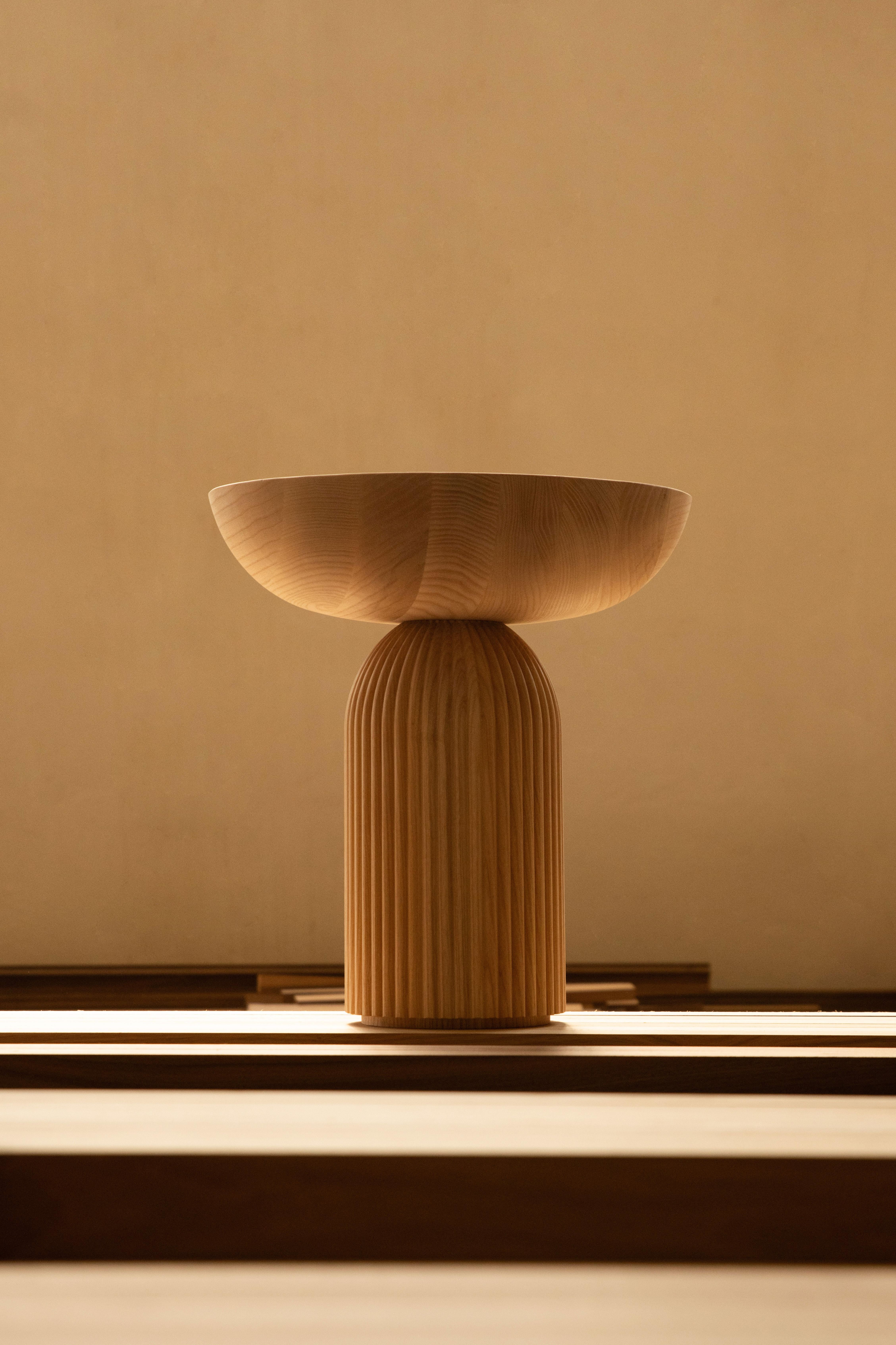 Table basse Convesso en bois massif, finition en frêne brun, contemporaine en vente 1