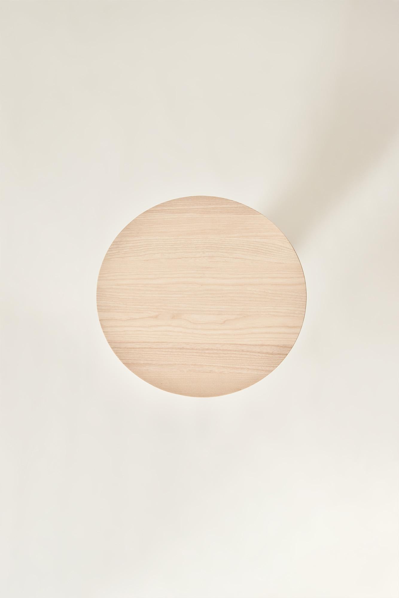 italien Table basse Convesso en bois massif, finition naturelle, contemporaine en vente