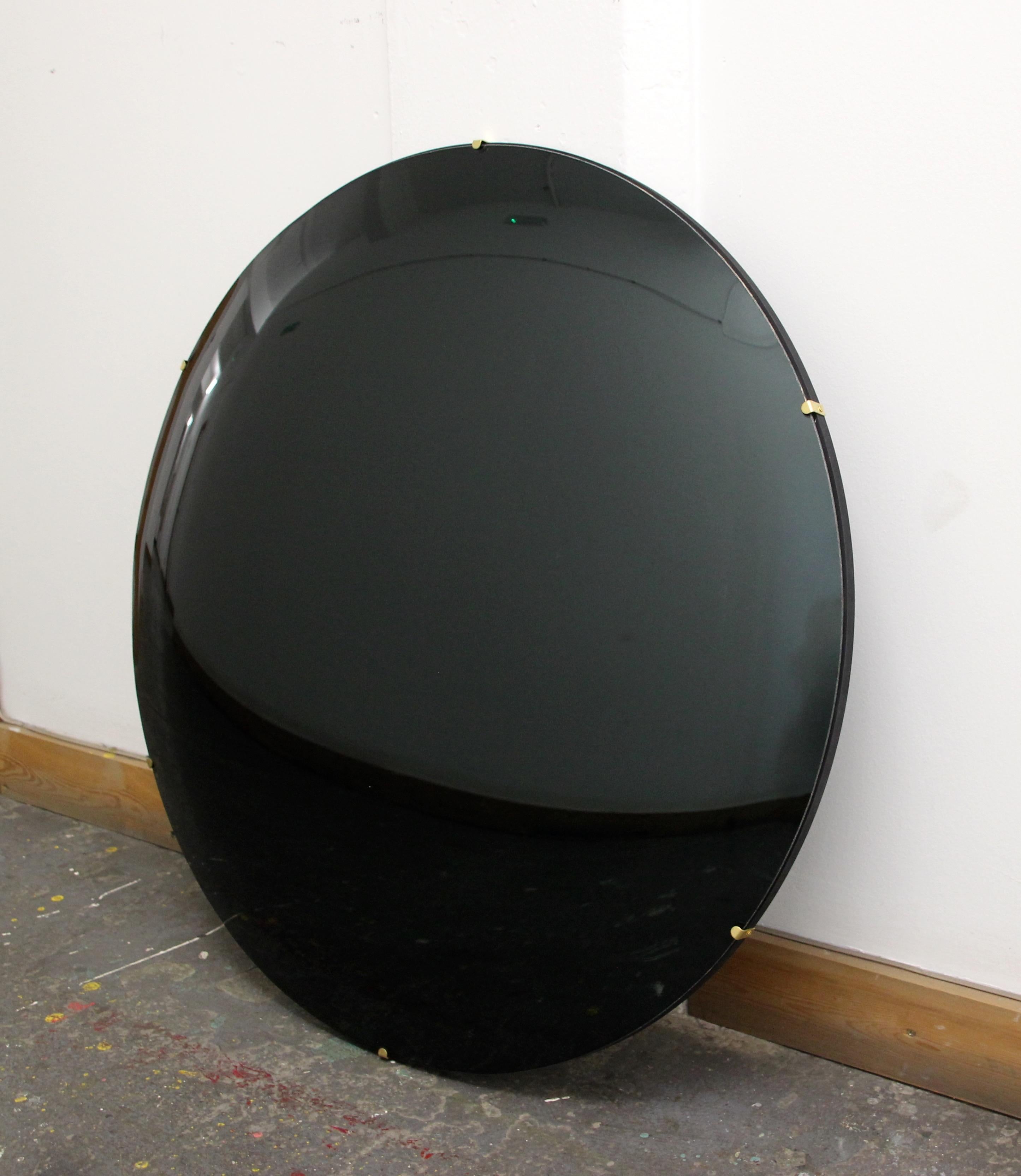 XXIe siècle et contemporain Orbis Convex Black Round Frameless Minimalist Decorative Mirror (miroir décoratif minimaliste convexe noir) en vente