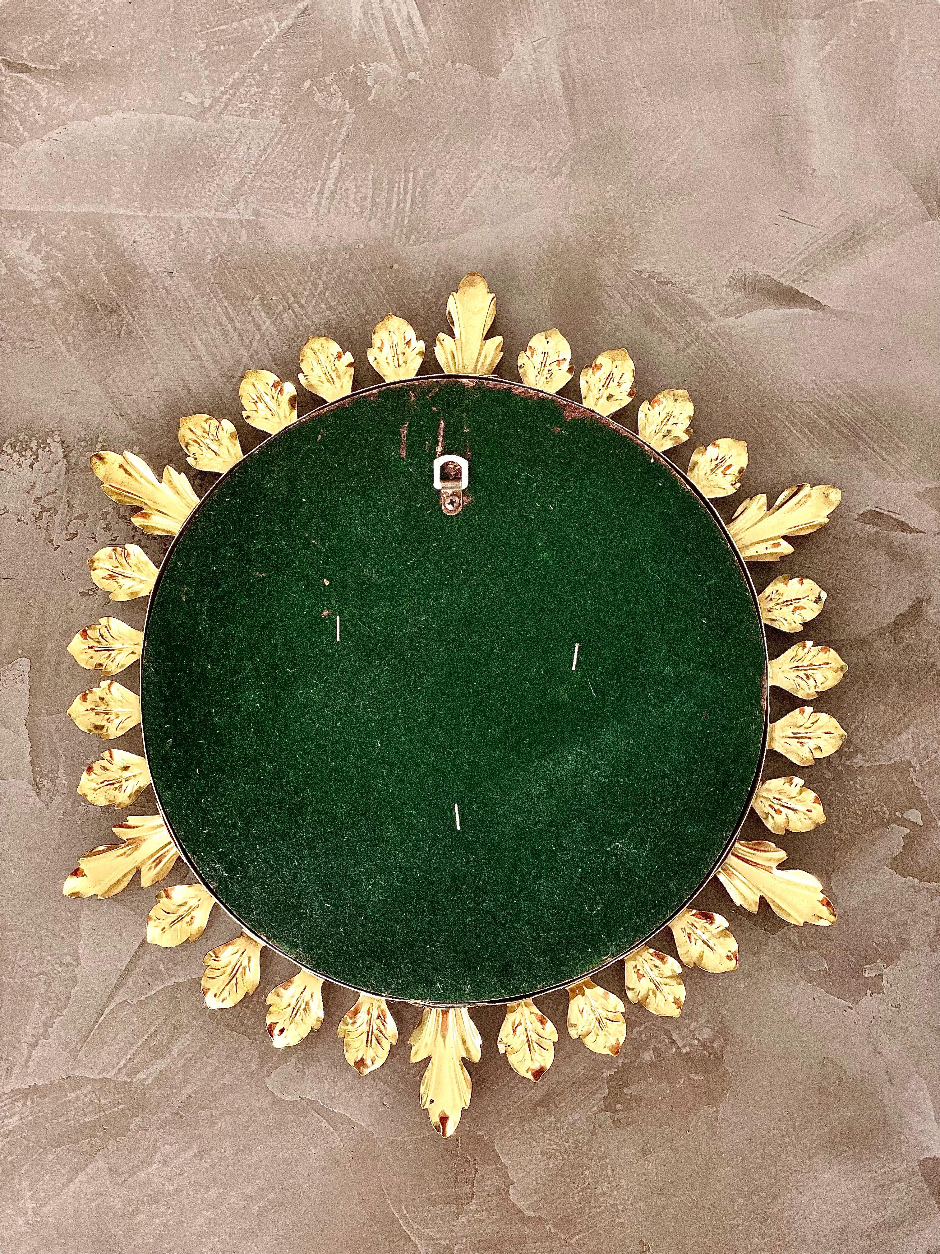 Konvexer vergoldeter Metall-Sonnenschliff-Spiegel im Zustand „Gut“ im Angebot in LA CIOTAT, FR
