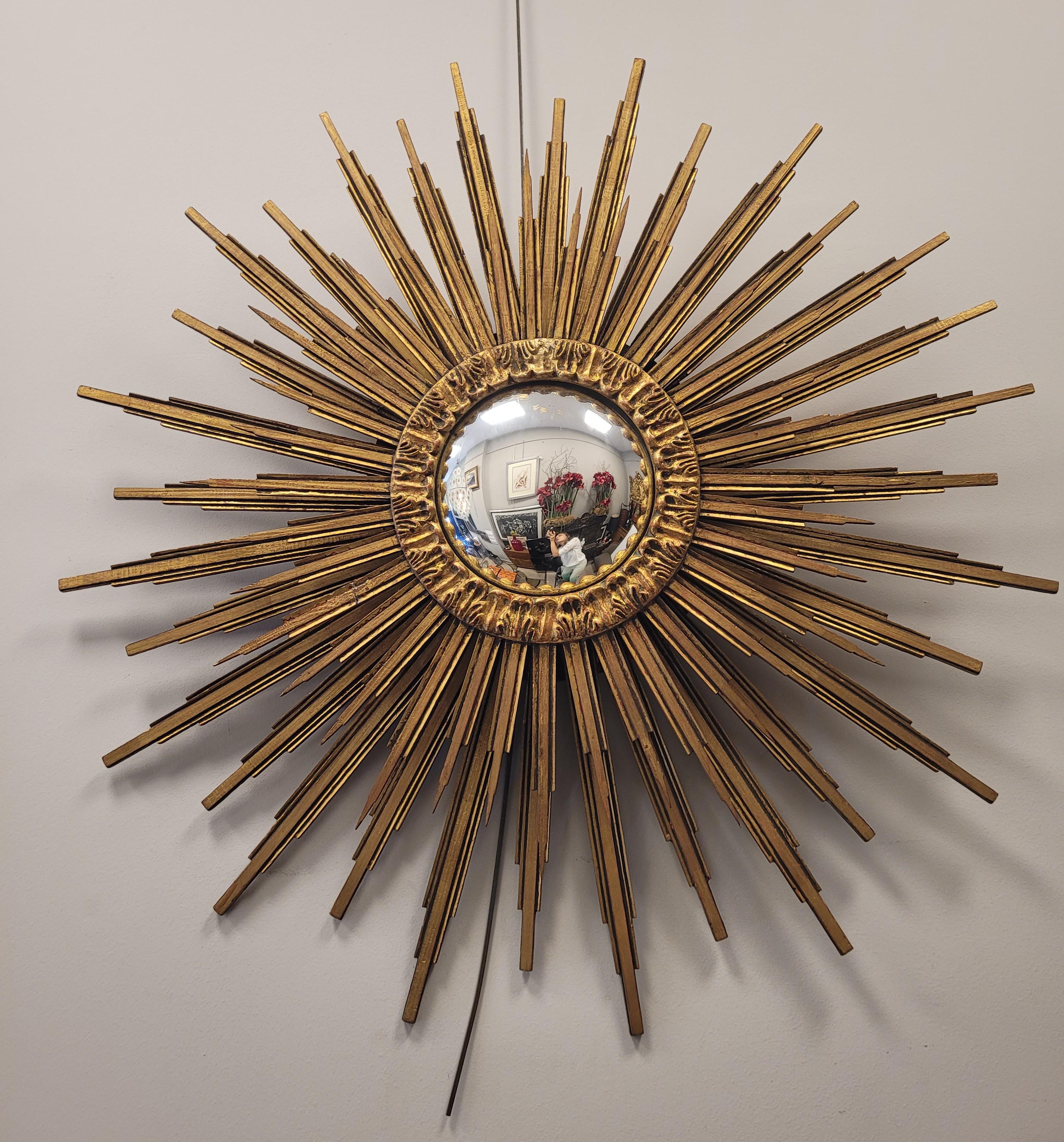 Convex Sunburst Mirror golden wood In Good Condition In Valladolid, ES