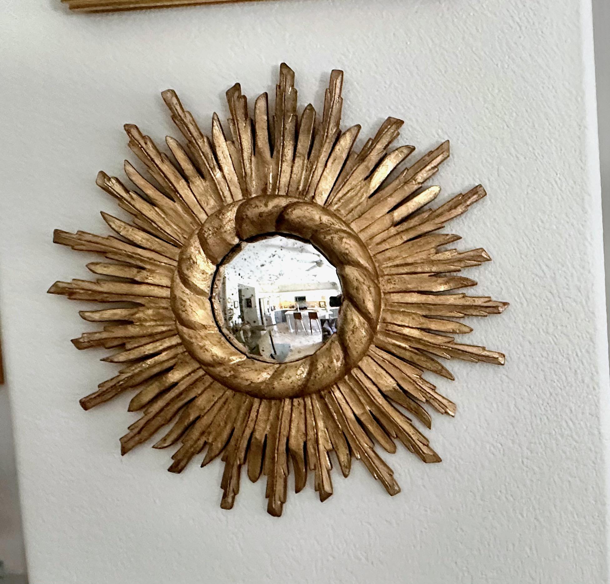 Convex Sunburst Starburst Giltwood Wall Mirror In Good Condition For Sale In Palm Springs, CA
