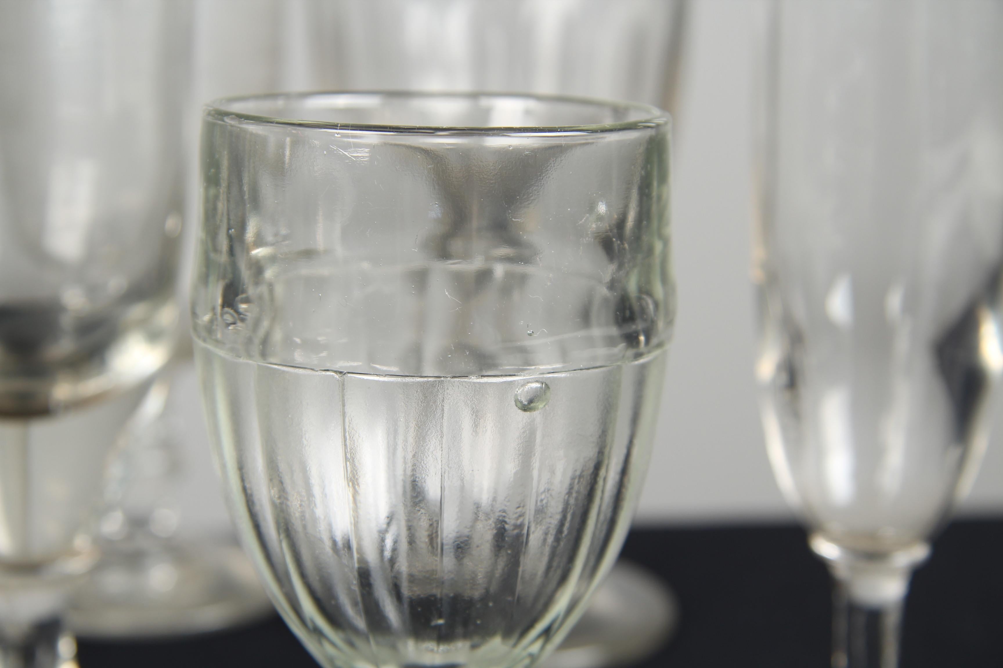Convolute de 13 verres anciens, France, 19ème et 20ème siècle en vente 1