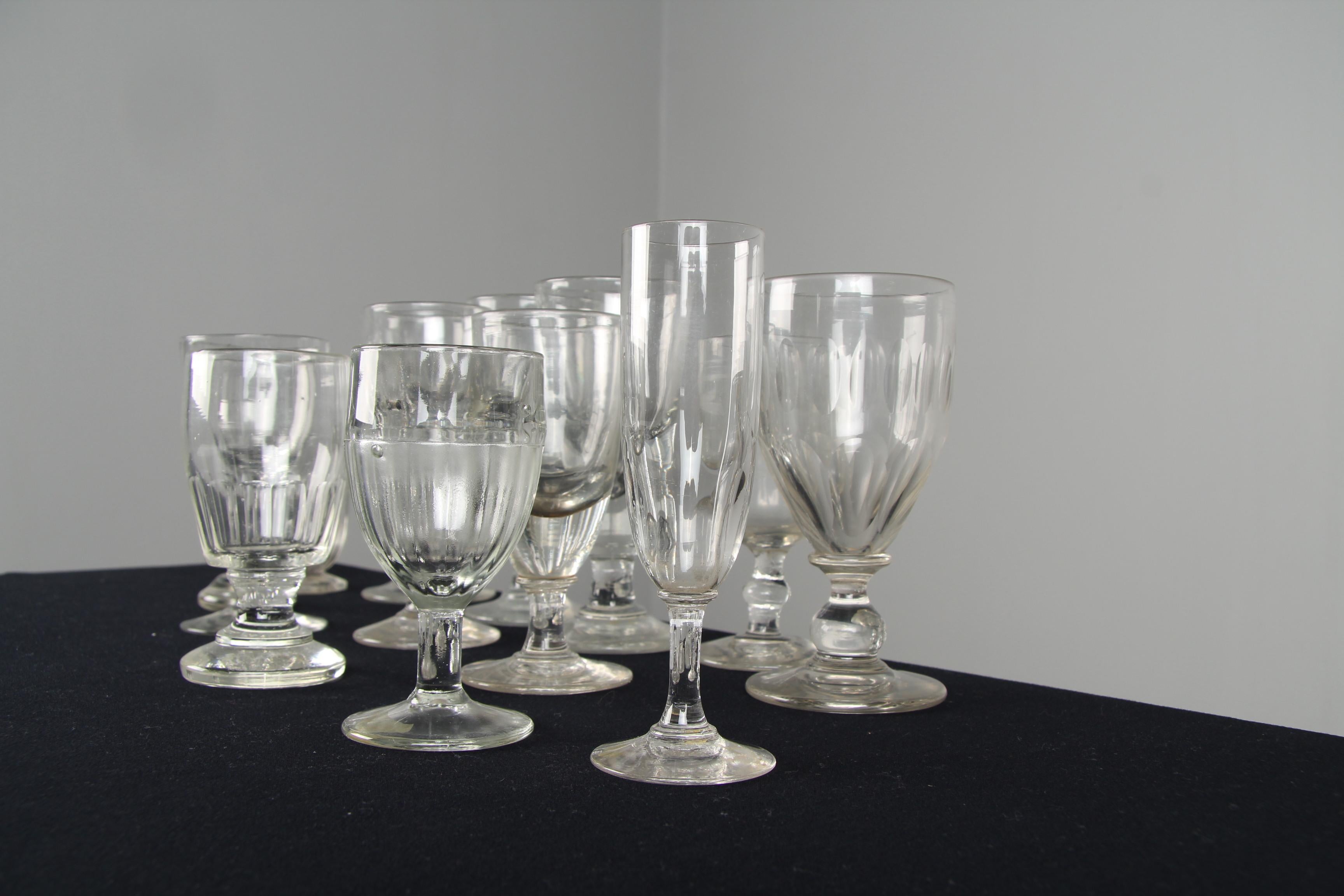Convolute de 13 verres anciens, France, 19ème et 20ème siècle en vente 2