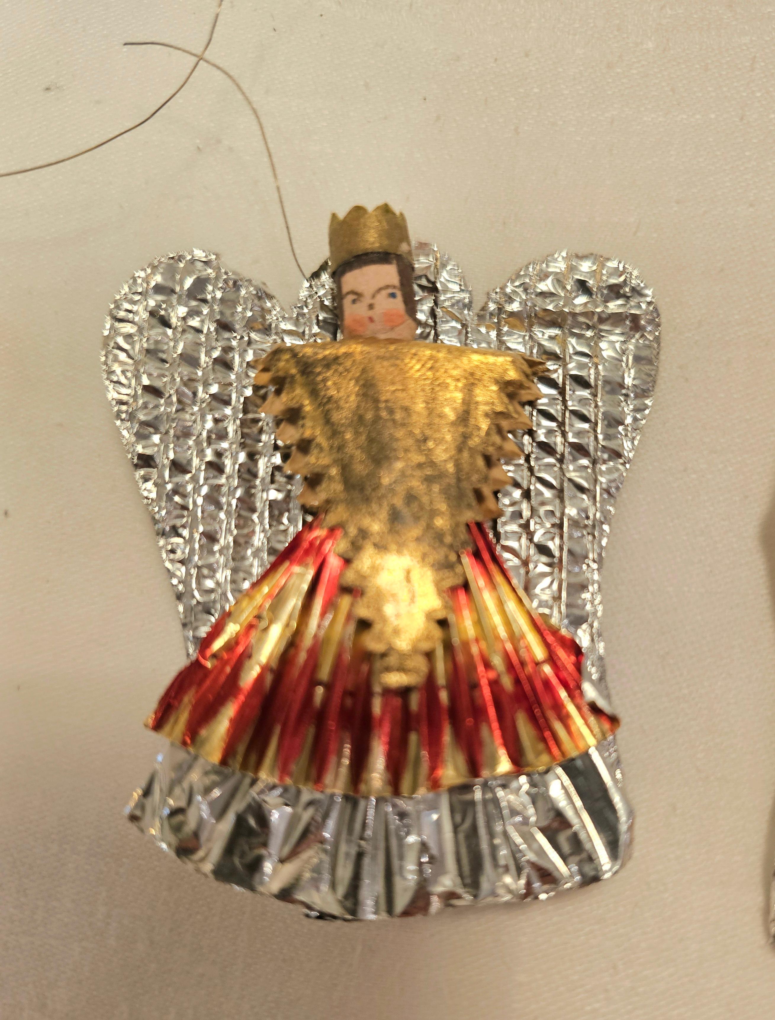 German Convolute of 20 Nuremberg tinsel angels from the 40th For Sale