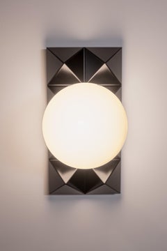 Lámpara Convoluted 2 - Lámpara de pared moderna de aluminio fresado con vidrio soplado a mano