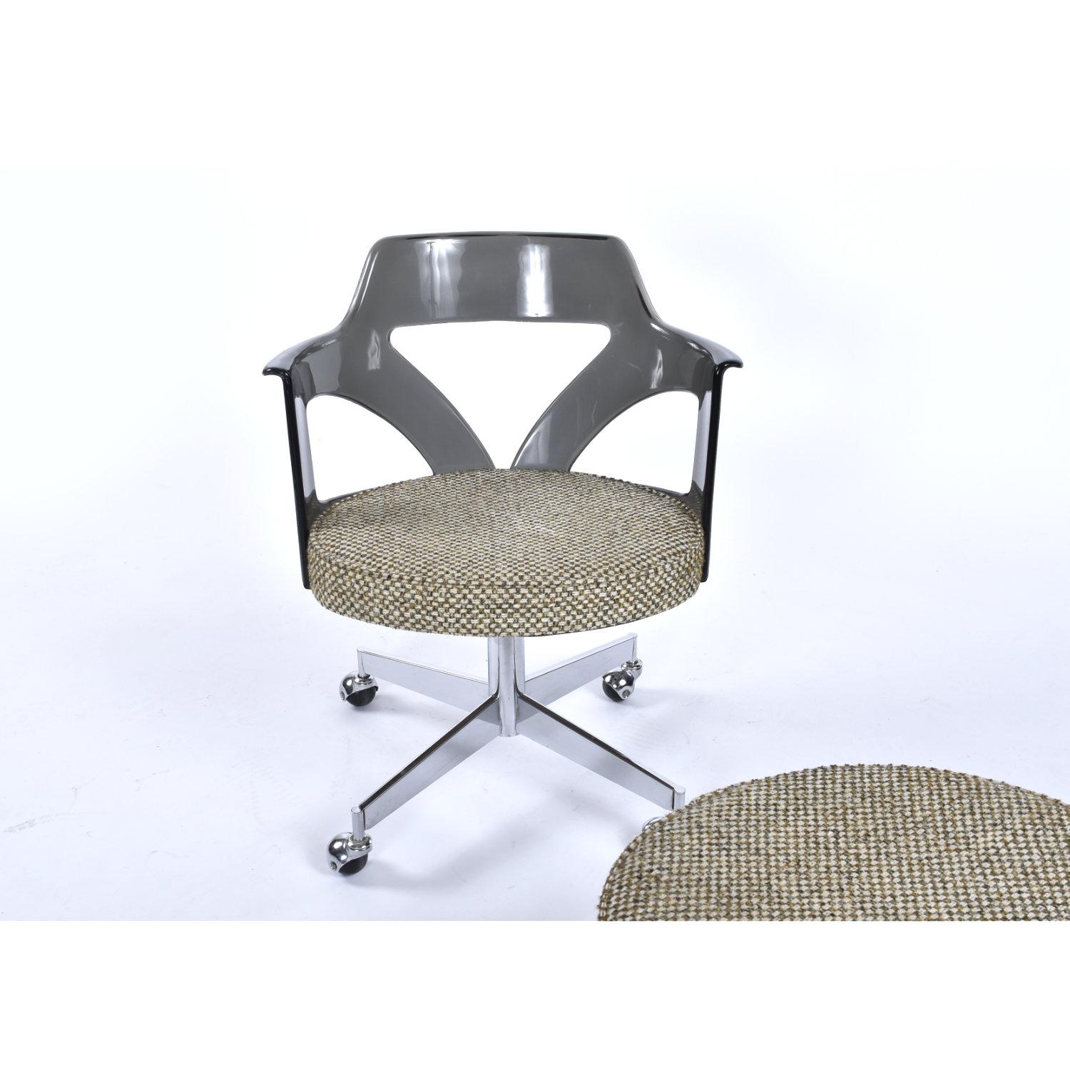 Americano Conwed Space Age Smoked Lucite Chair on Casters with Foot Stool in vendita