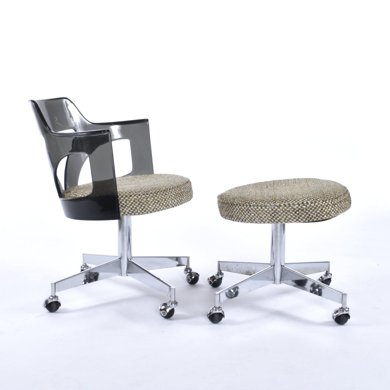 Conwed Space Age Smoked Lucite Chair on Casters with Foot Stool In condizioni buone in vendita a Chattanooga, TN